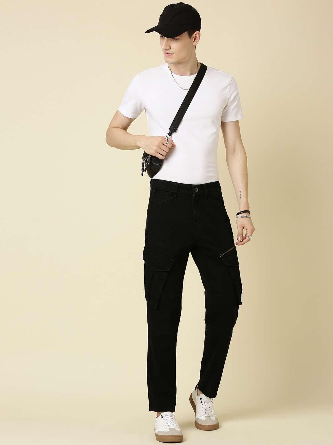 CINOCCI Mens Relaxed Fit Mid-Rise No Fade Clean Look Cargo Style Jeans