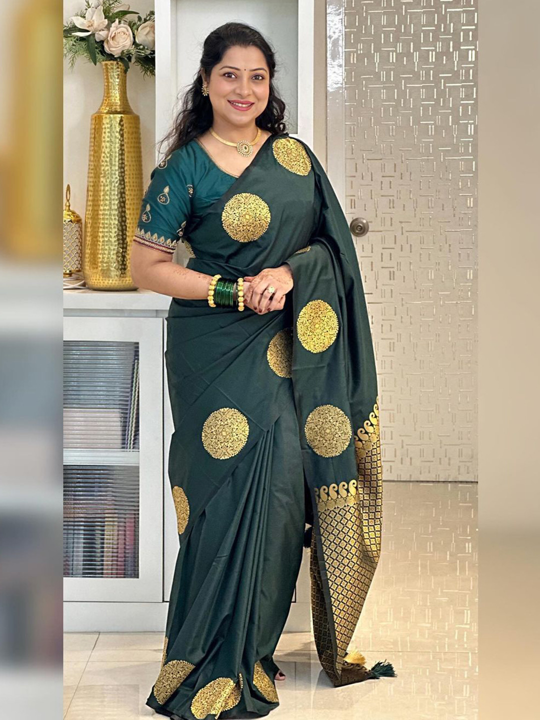 Shriyangan Floral Zari Art Silk Kanjeevaram Saree