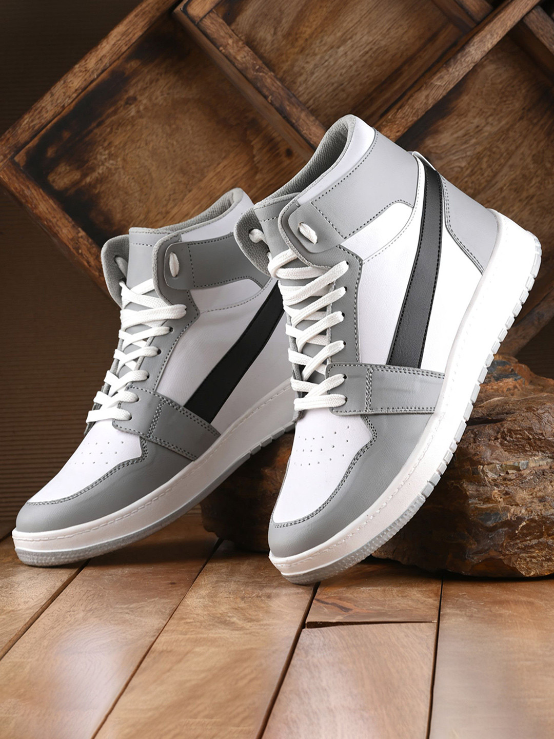 AMICO Men Colourblocked Lace-Ups Sneakers