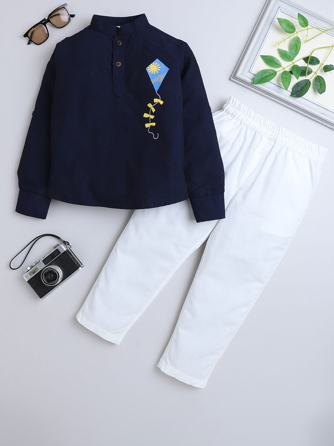 BAATCHEET Boys Kite-Printed Cotton Linen Kurta With Pyjama