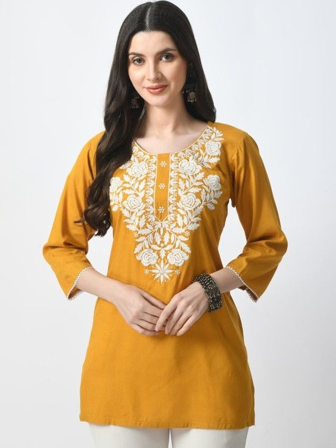 KIROTO Women Viscose Rayon Embroidered Chikankari Kurti