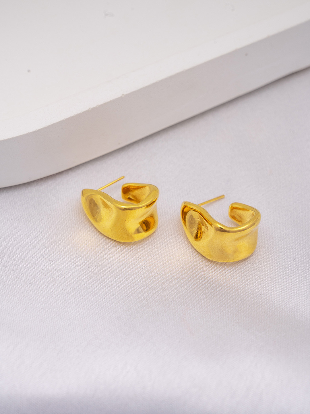 Perfectly Average Women 18K Gold Plated Irregular C-shape Hoops
