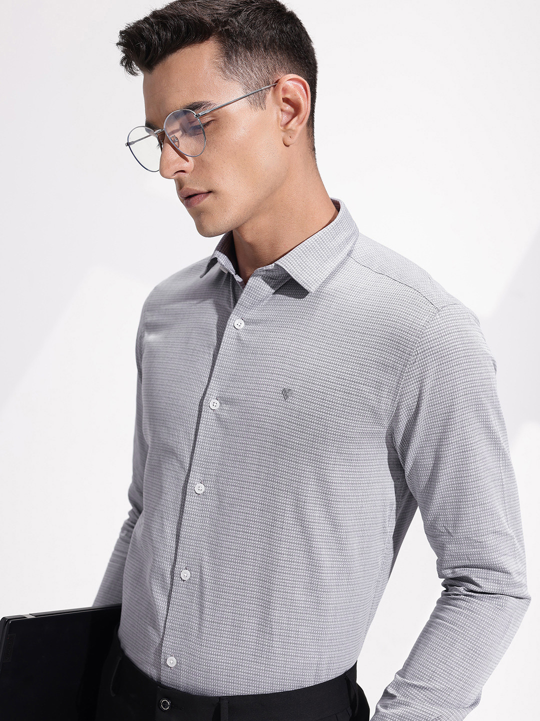 INVICTUS Urban Slim Fit Self Design Textured Pure Cotton Formal Shirt