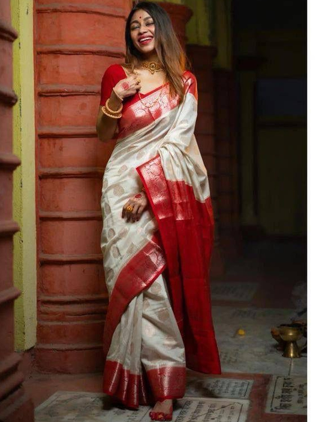 CaniBani Women White & Red Woven Design Zari Jacquard Silk Banarasi Saree