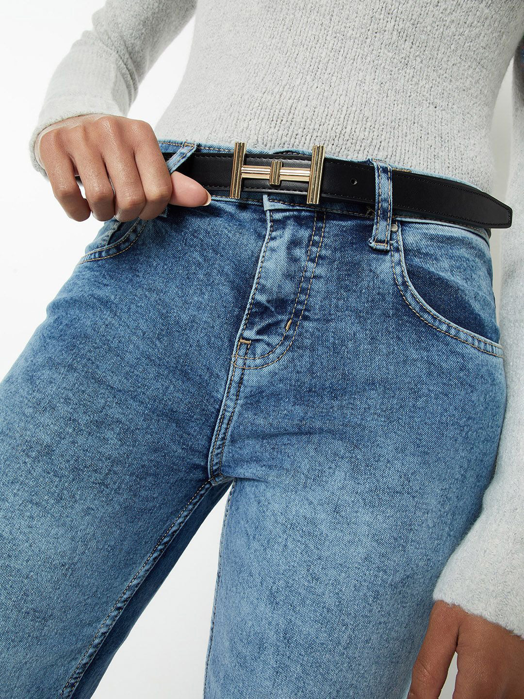 max Women Belt With A Push Pin Closure