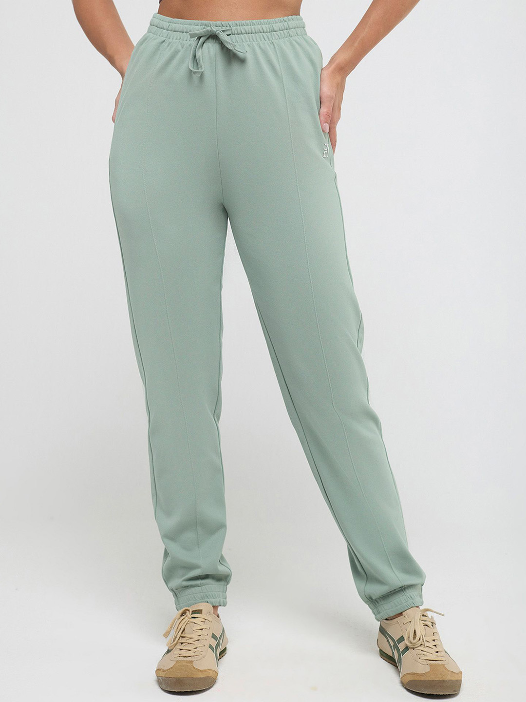 Hunnit Women High Waist Relaxed Fit Solid Cotton Jogger Sweat Pants