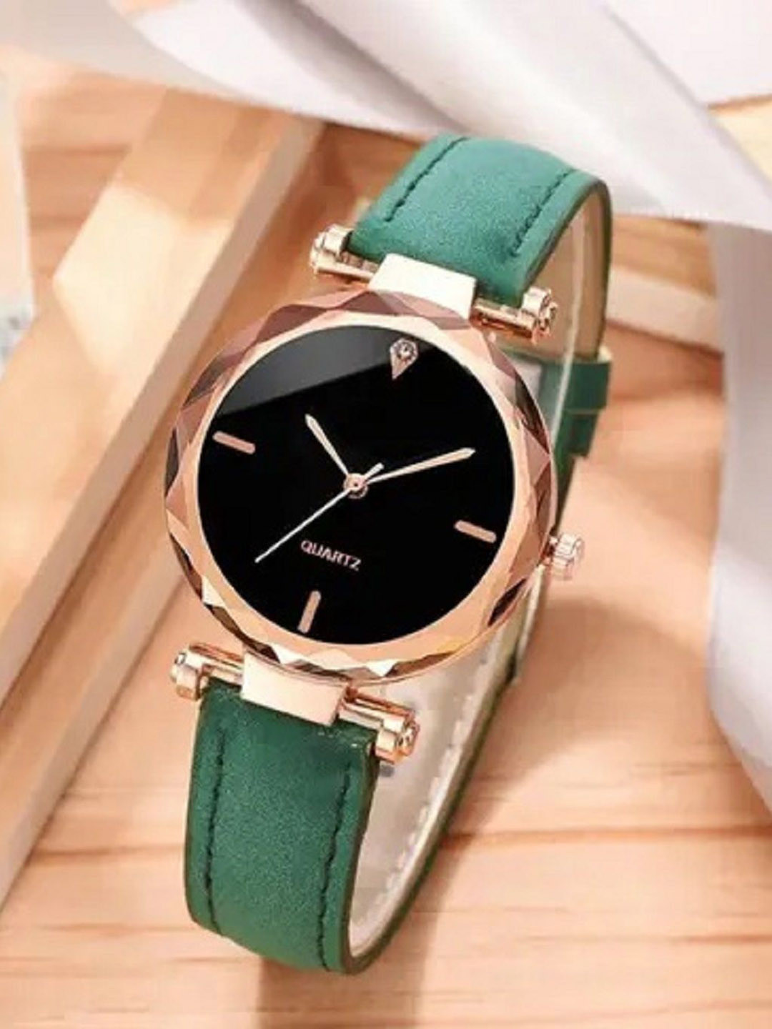 WATCHSTAR Women Round Dial & Leather Straps Analogue Watch MG Leather Green AvWS