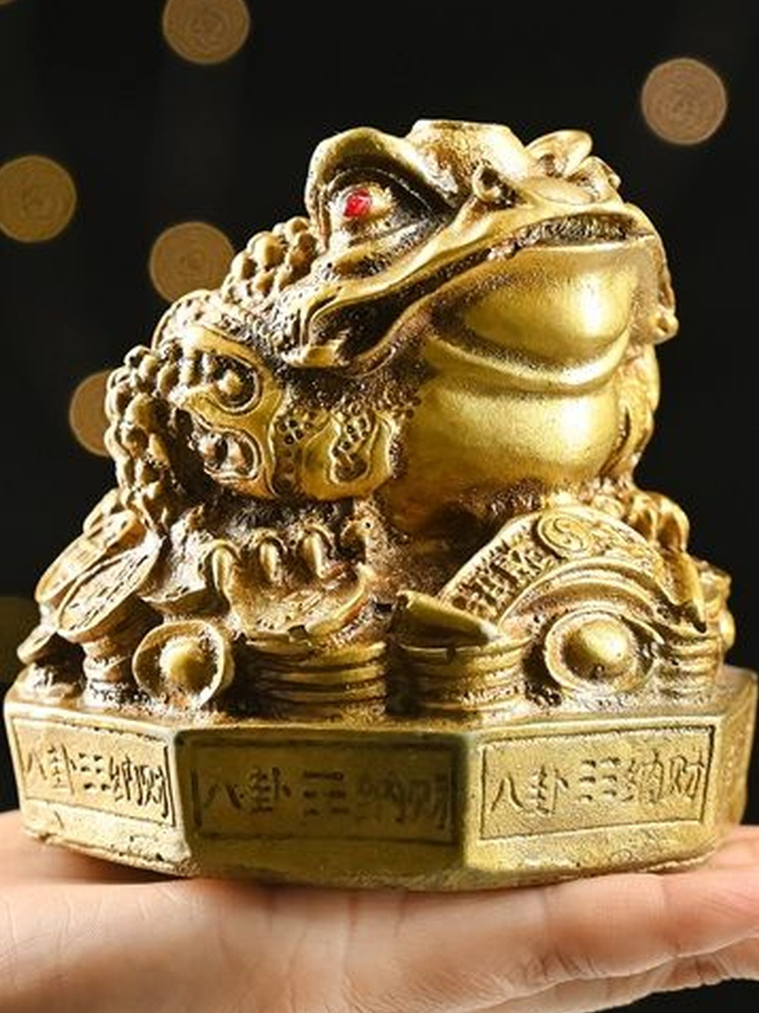 HINDCRAFT Gold-Toned Brass Feng Shui Money Frog Idol Ethnic Showpiece