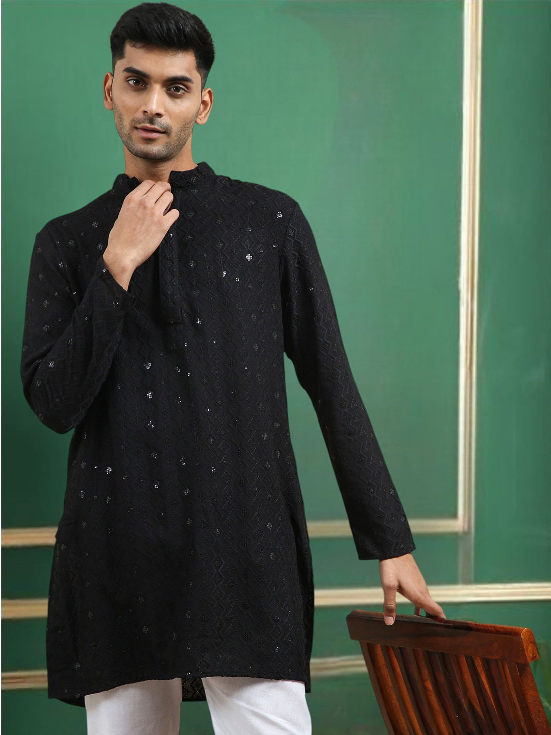 TATTVA Men Embroidered Chikankari Cotton Short Kurta