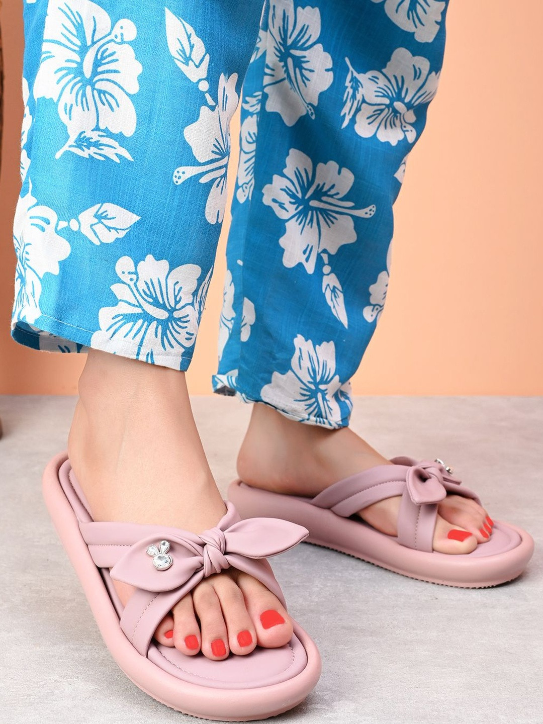 XE Looks Women Pink Bow Detail Slip-On Flats With Embellished Accent