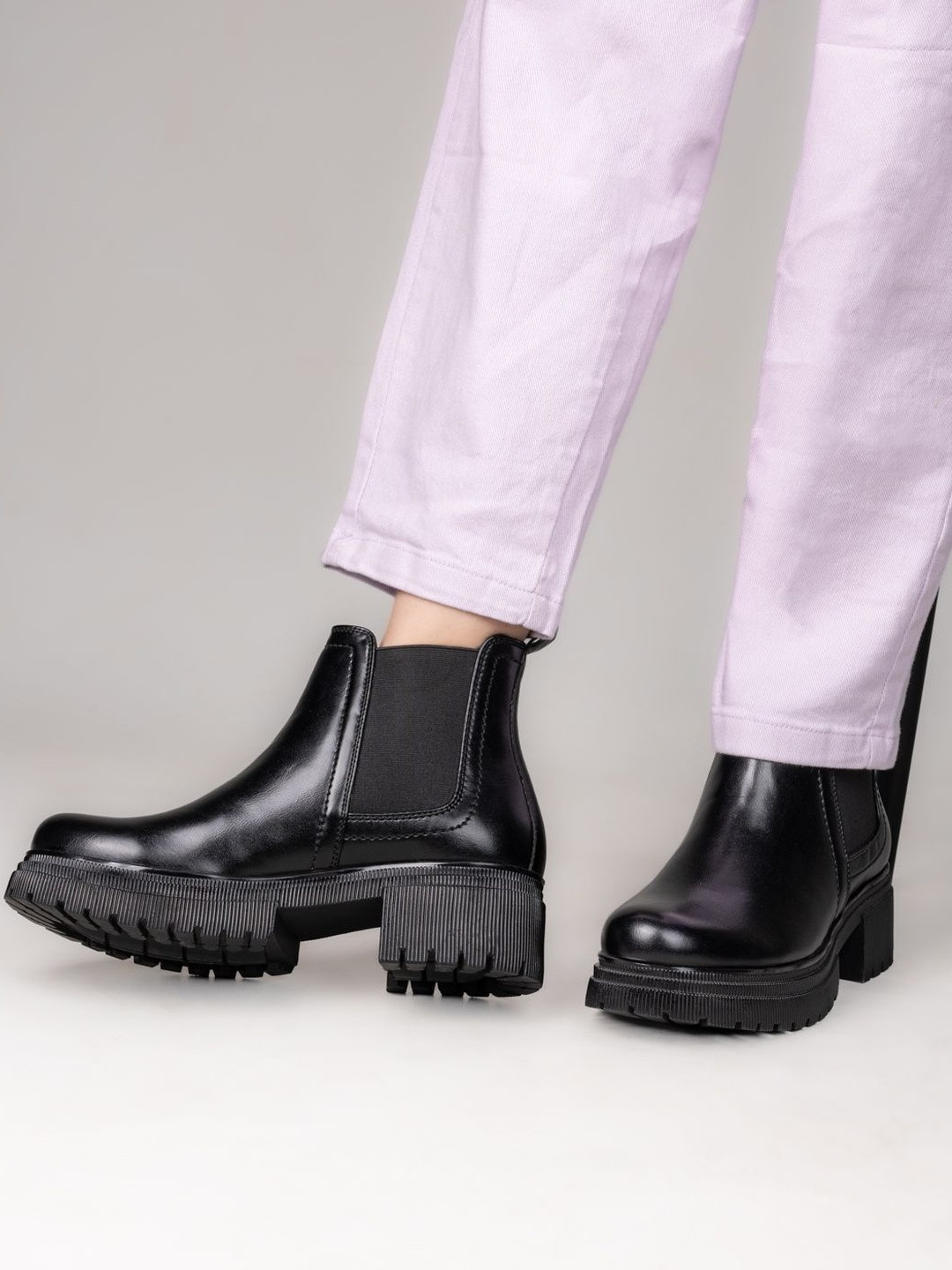 Roadster Women Black Block Heel Chelsea Boots