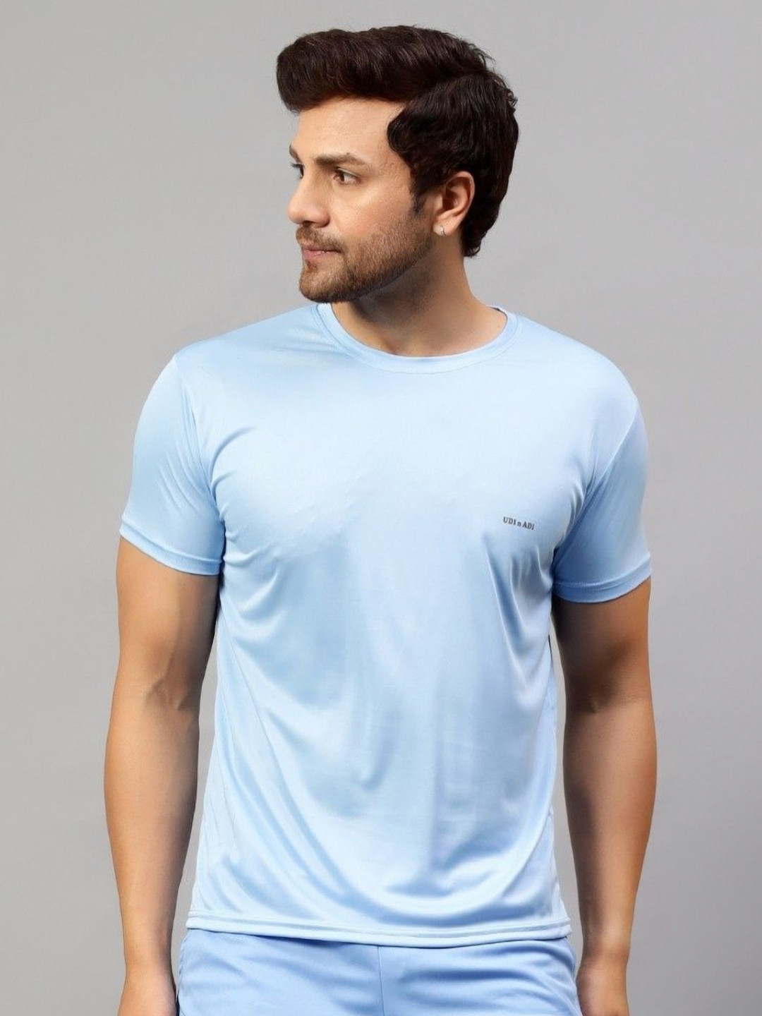 UDI n ADI Men Solid Round Neck Slim Fit T-shirt