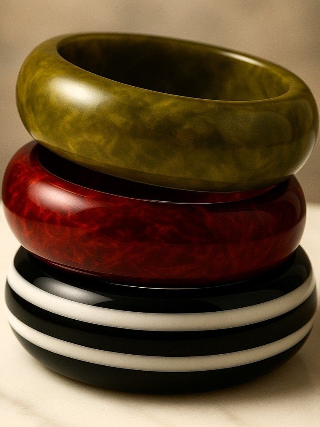 DressBerry set of 3 round shaped multi glossy resin bangles