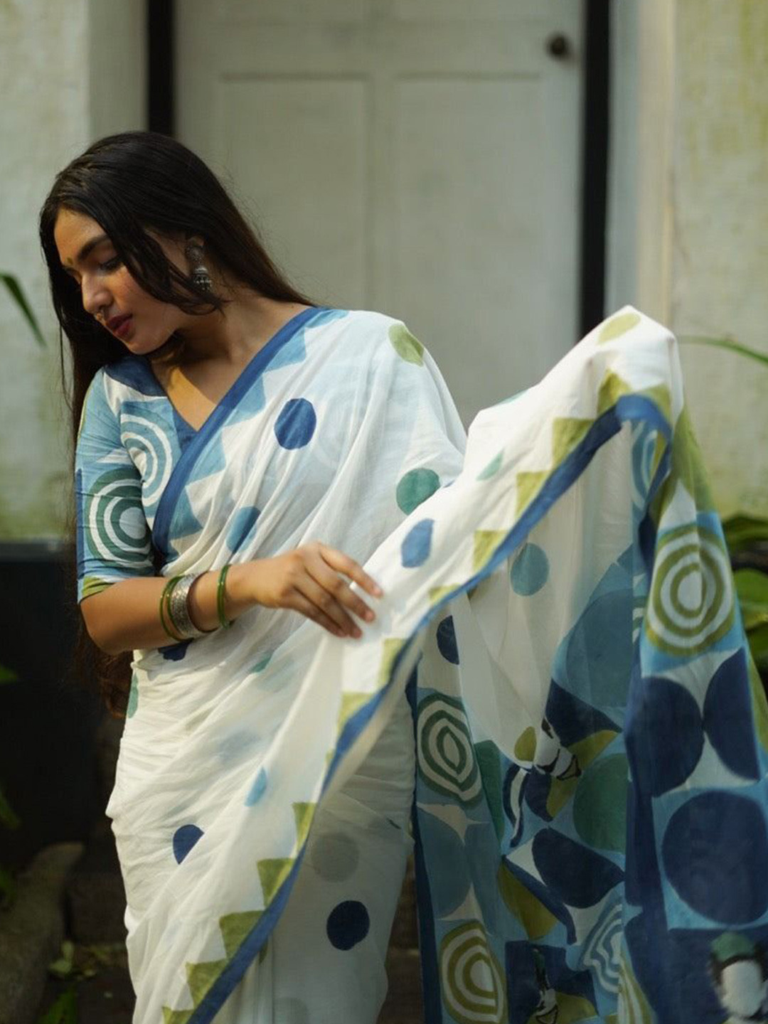 Swaraas Sparsh Polka Dot Printed Chanderi Saree