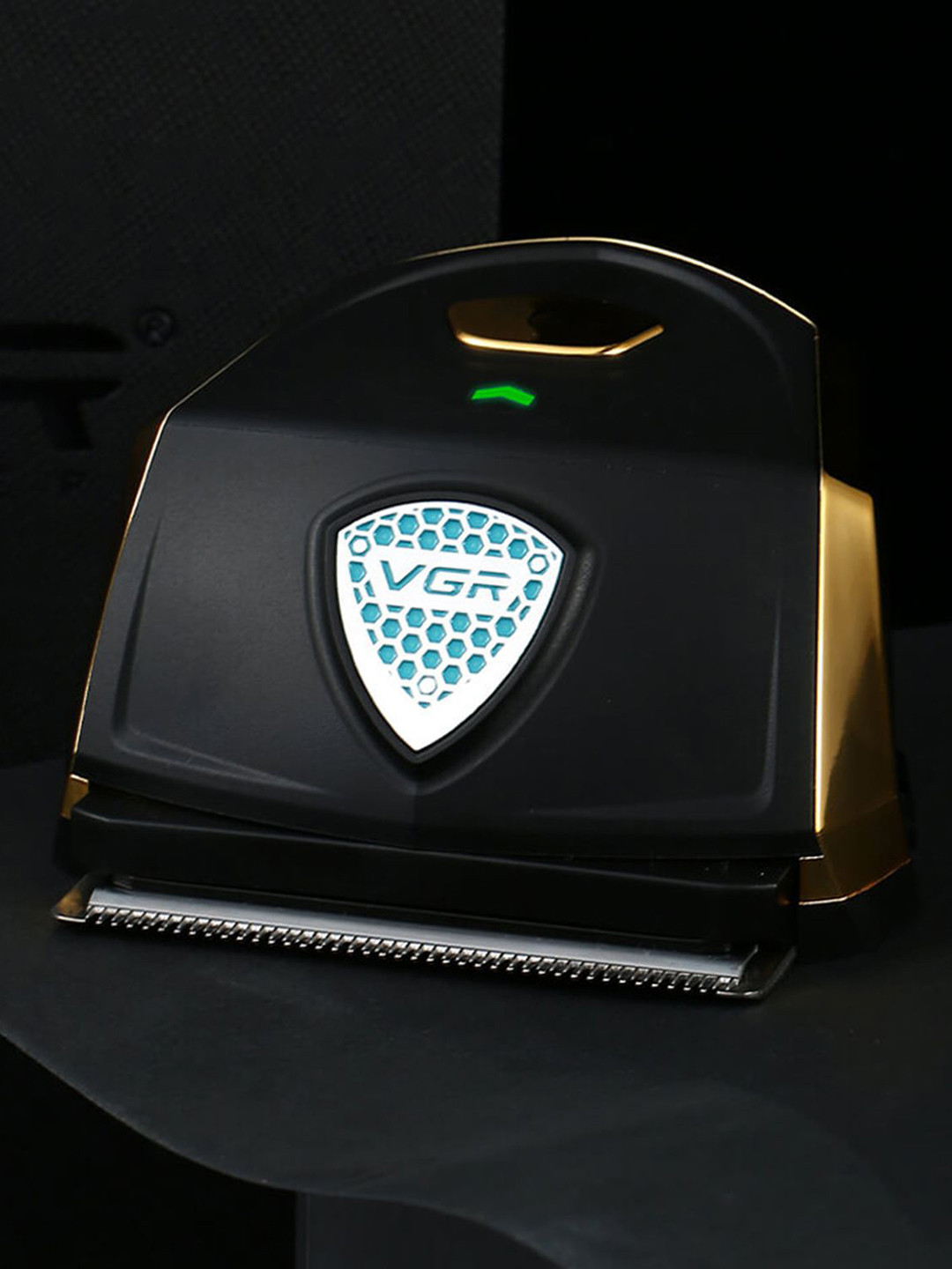 VGR V-910 Fully Waterproof Trimmer with 60-Min Runtime & 9 Length Settings - Black & Gold