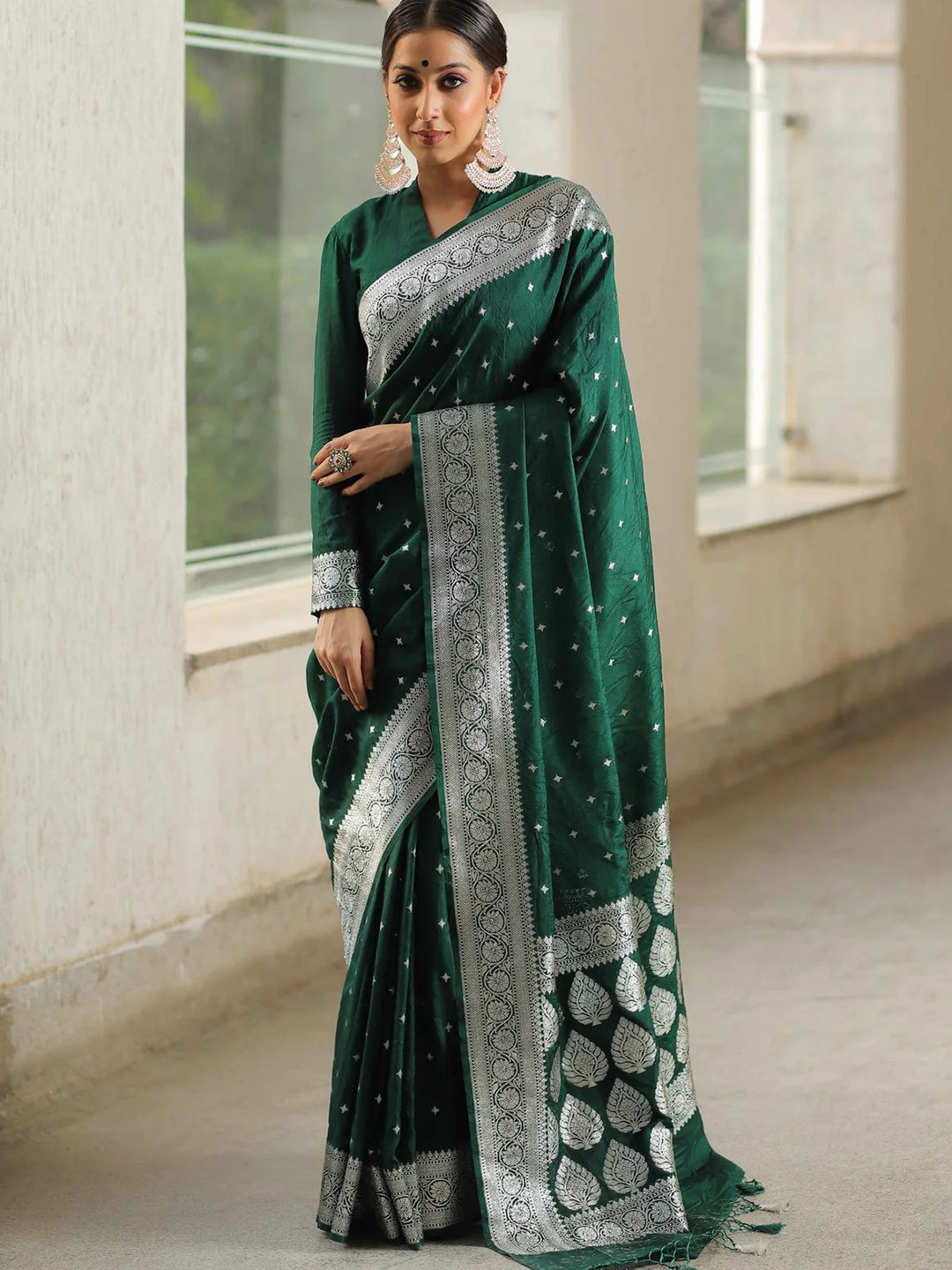 Shriyangan Ethnic Motifs Zari Art Silk Kanjeevaram Saree