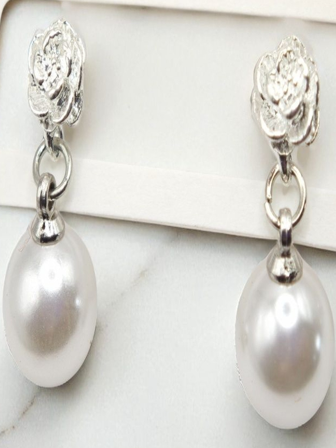SAPRAA TRENDS Women Pearls Silver-Plated Contemporary Studs Earrings