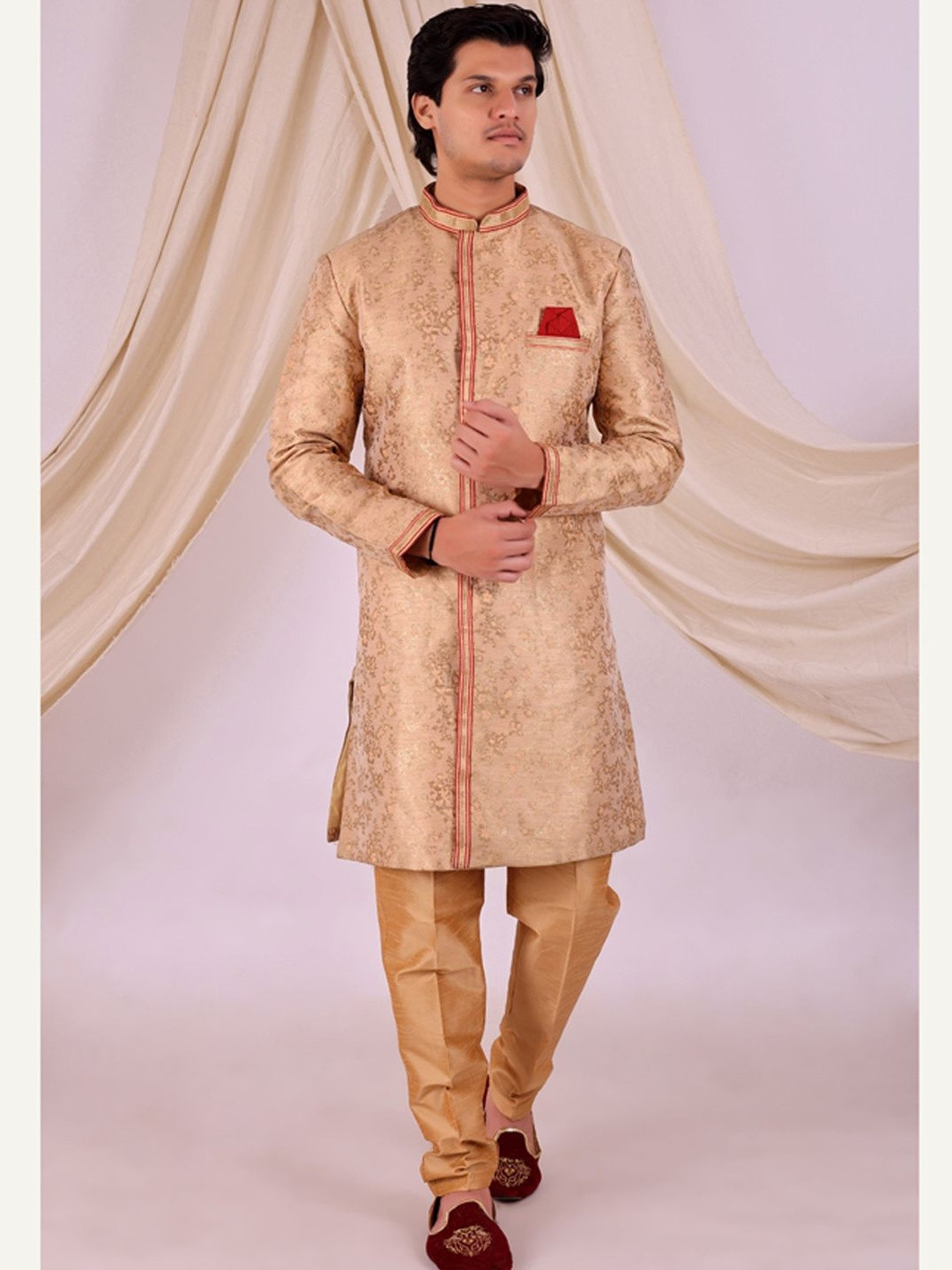 Desibutik Men Peach & Maroon Self Design Mandarin Collar Sherwani