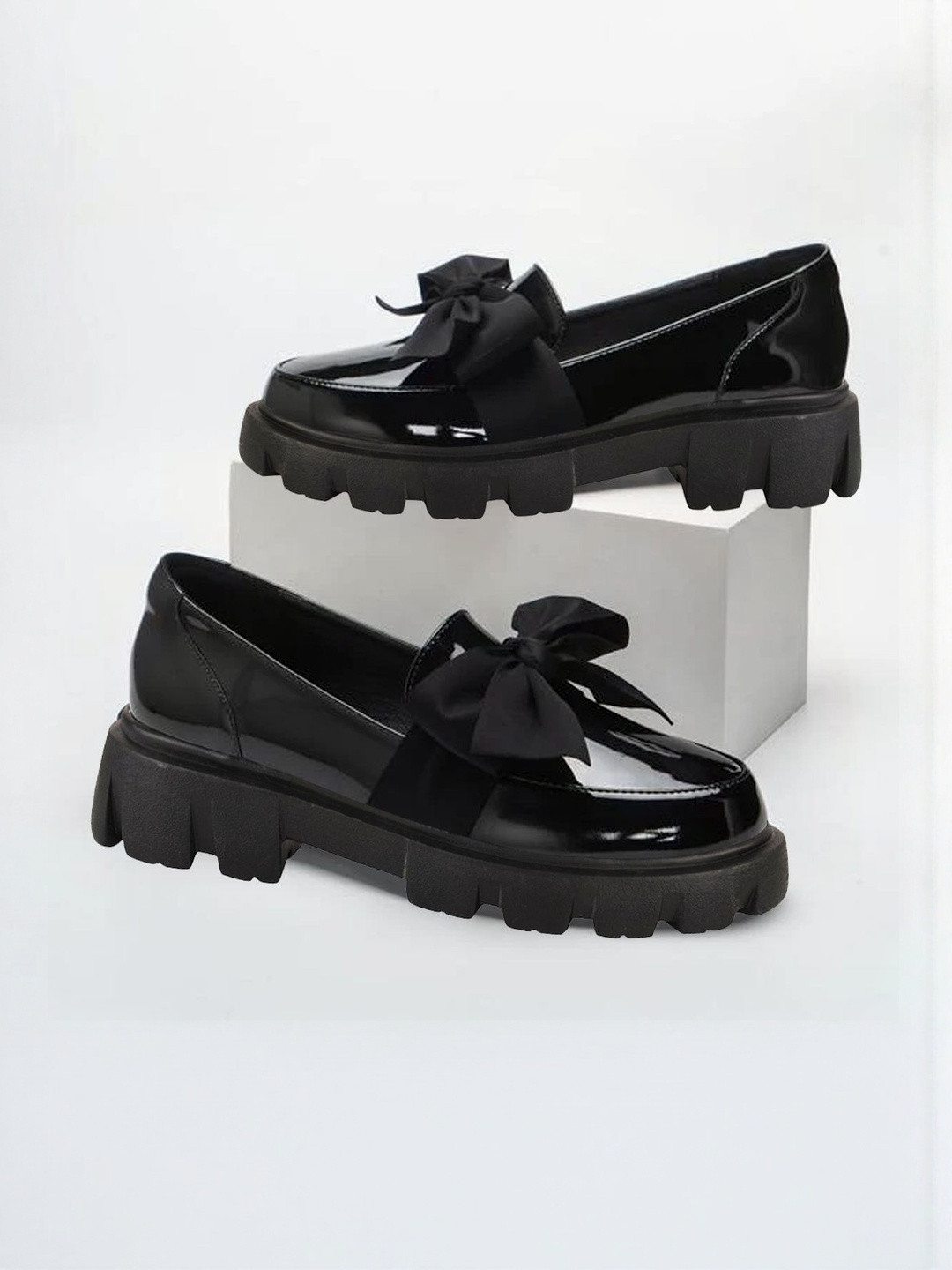 Stylestry Women Black Patterned Slip On Loafers