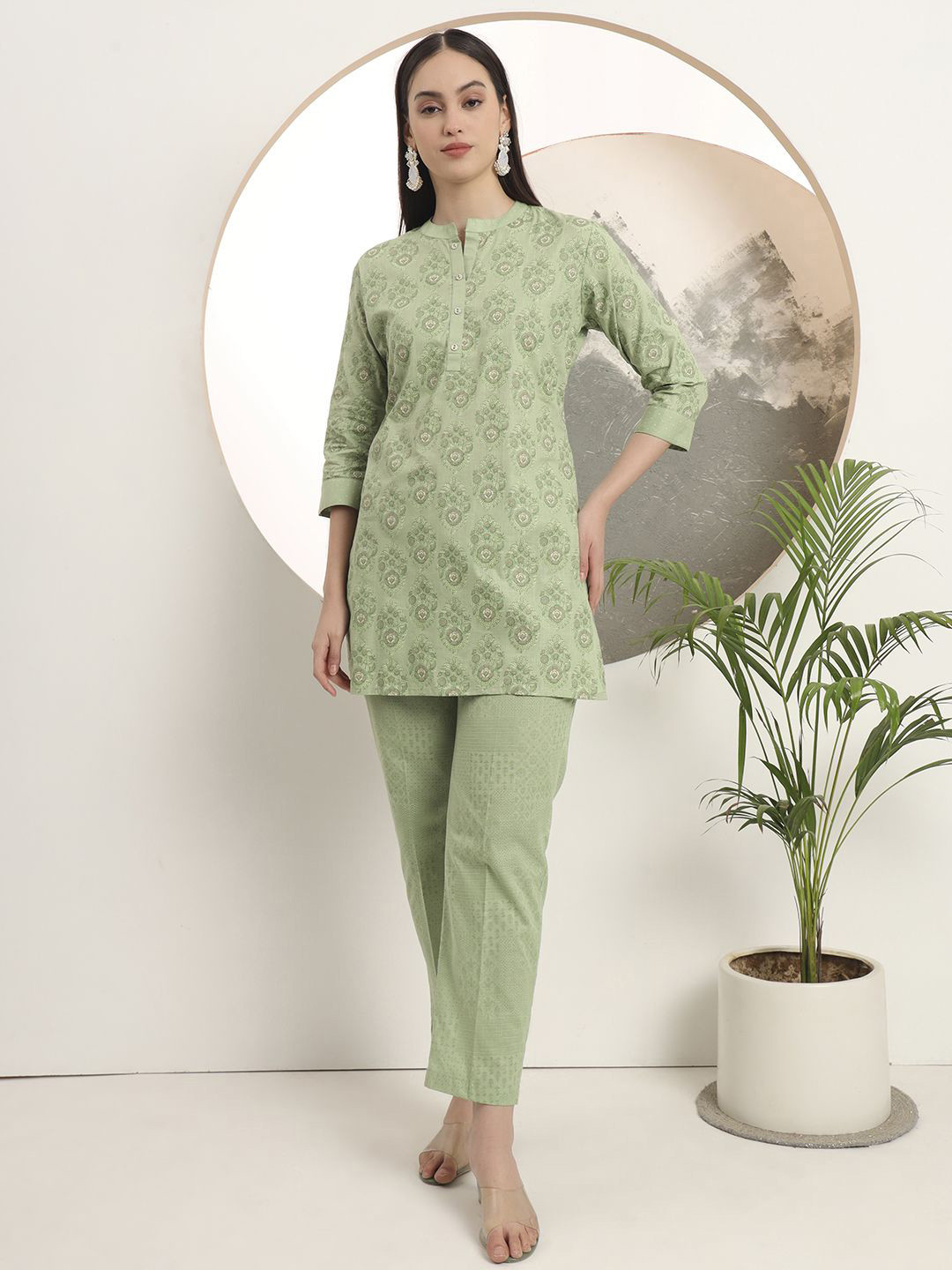 Span Floral Printed Mandarin Collar Straight Kurti