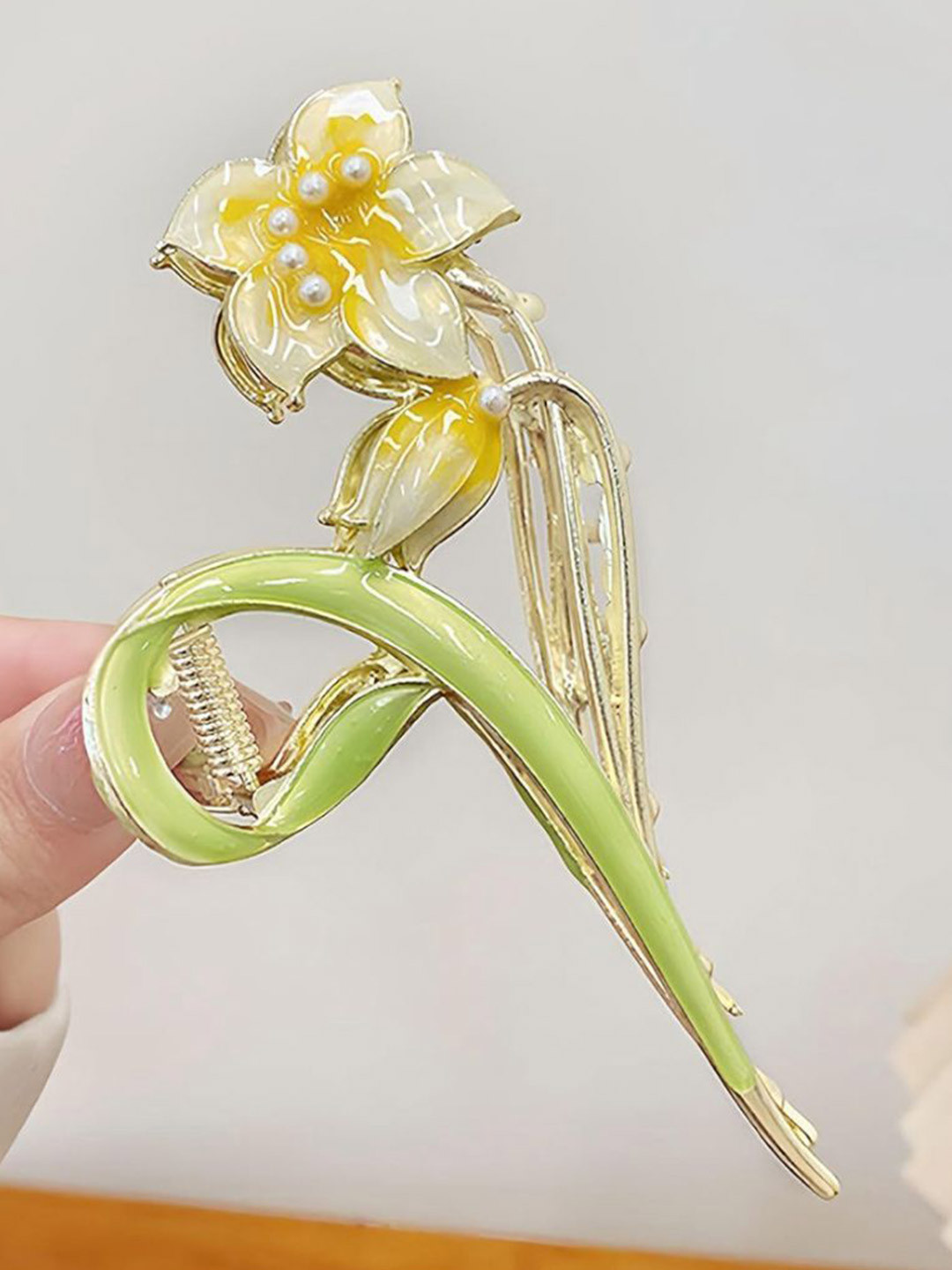 Radhya Accessories Women Lily Flower Metal Hair Claw