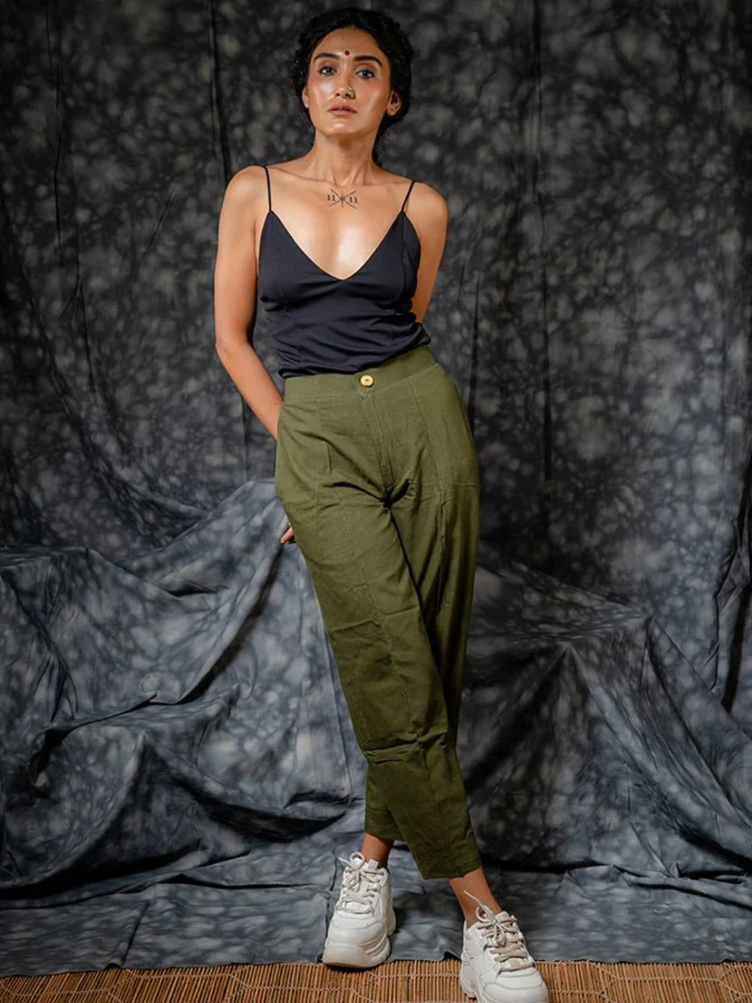 Prathaa Rozana Women Olive Straight Pants