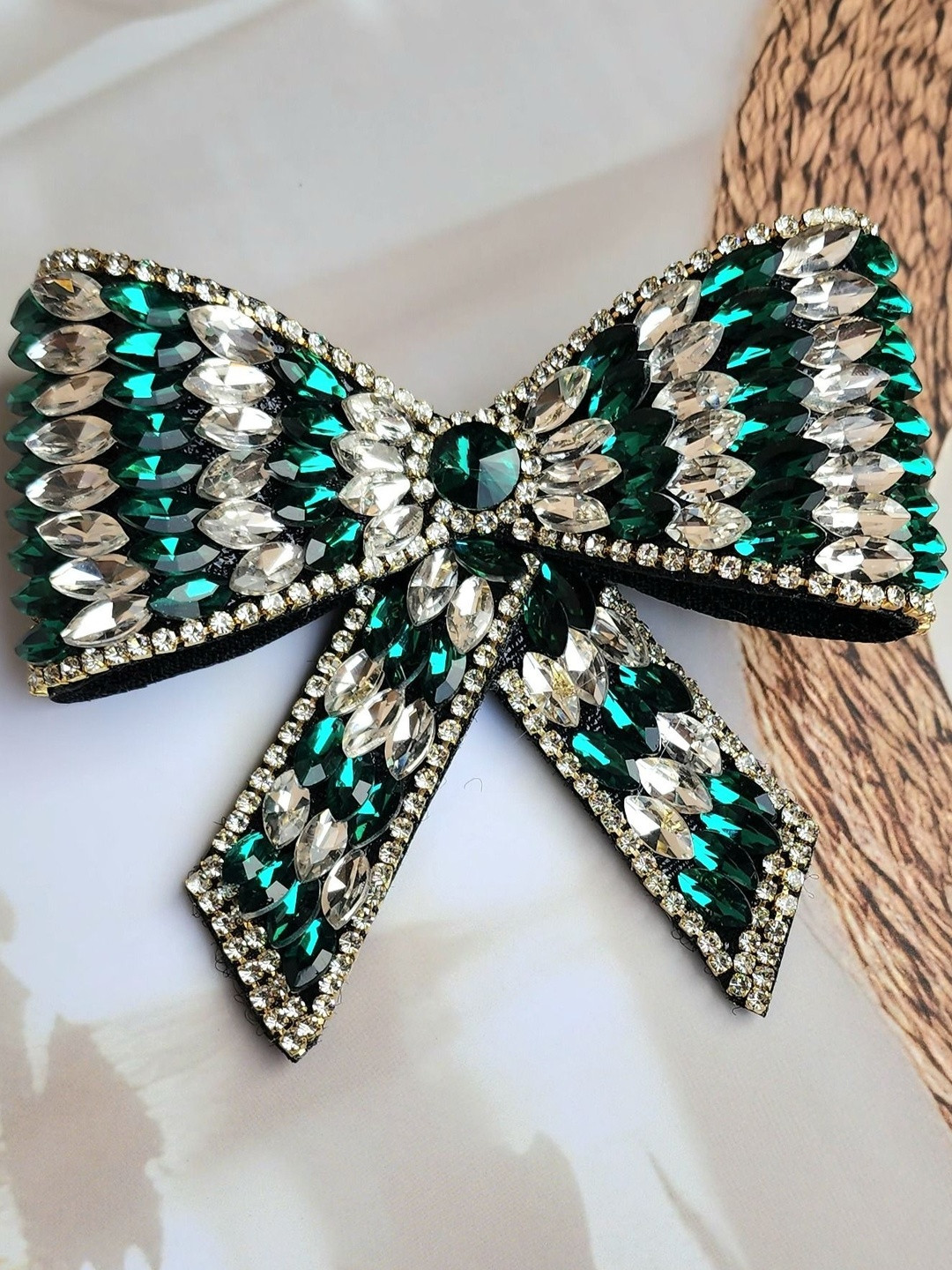 DIVASTRI Women Green Embellished Bow Shaped Alligator Hair Clip