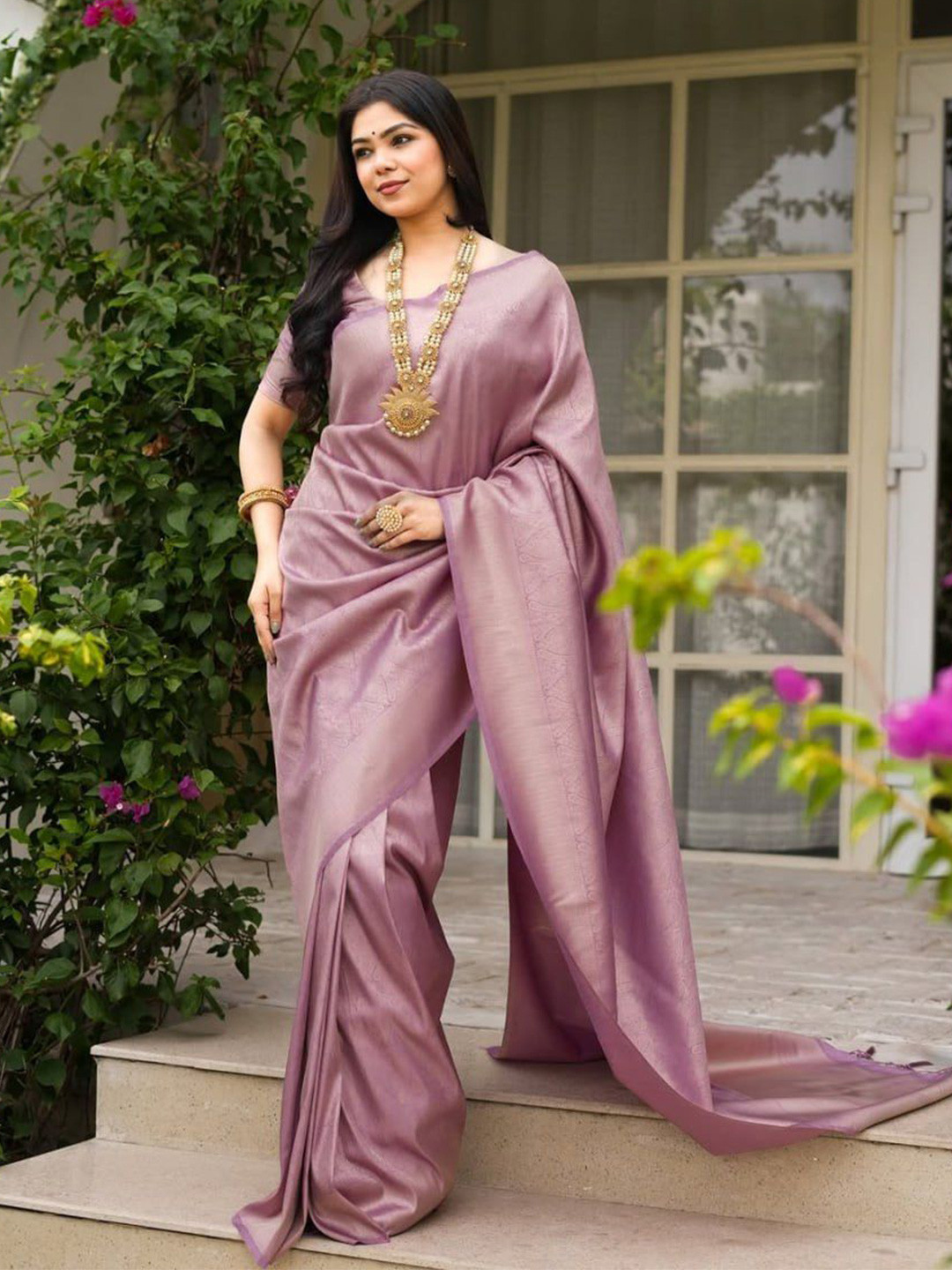 SWAMI STUDIO Ethnic Motifs Woven Design Zari Art Silk Kanjeevaram Saree With Blouse Piece