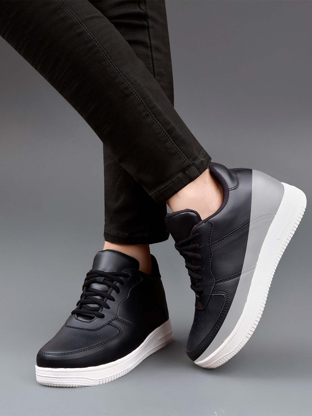 Bxxy Men Solid Round Toe Lightweight Lace-ups Height Increasing Elevator Sneakers