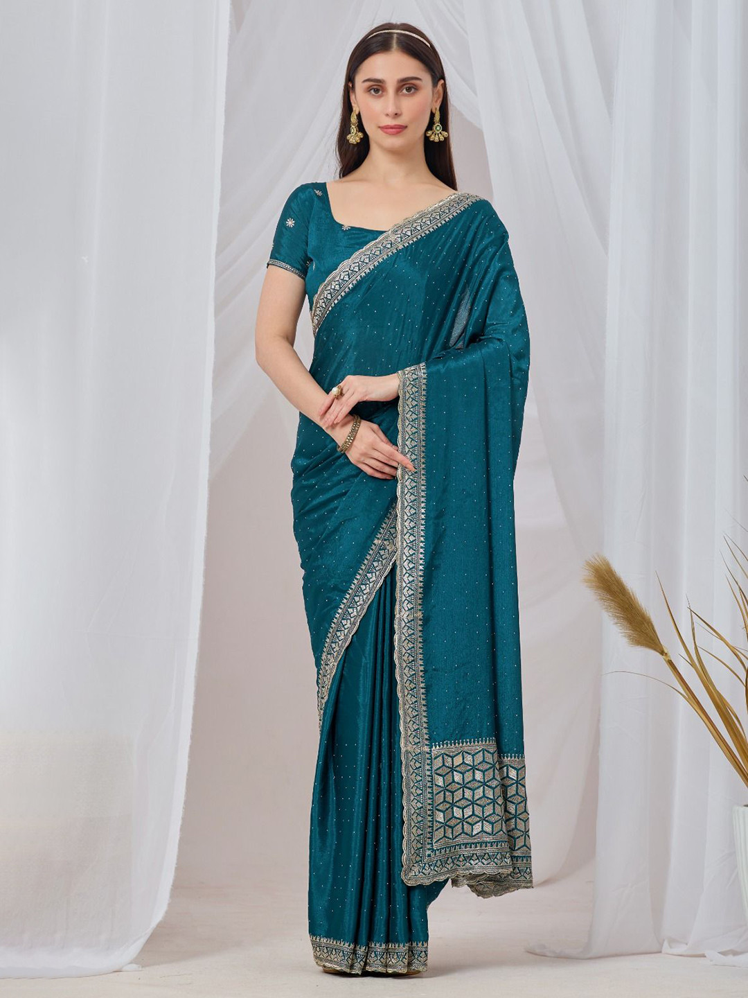 THE WHITE RABBIT Embroidered Round-Neck Saree Blouse