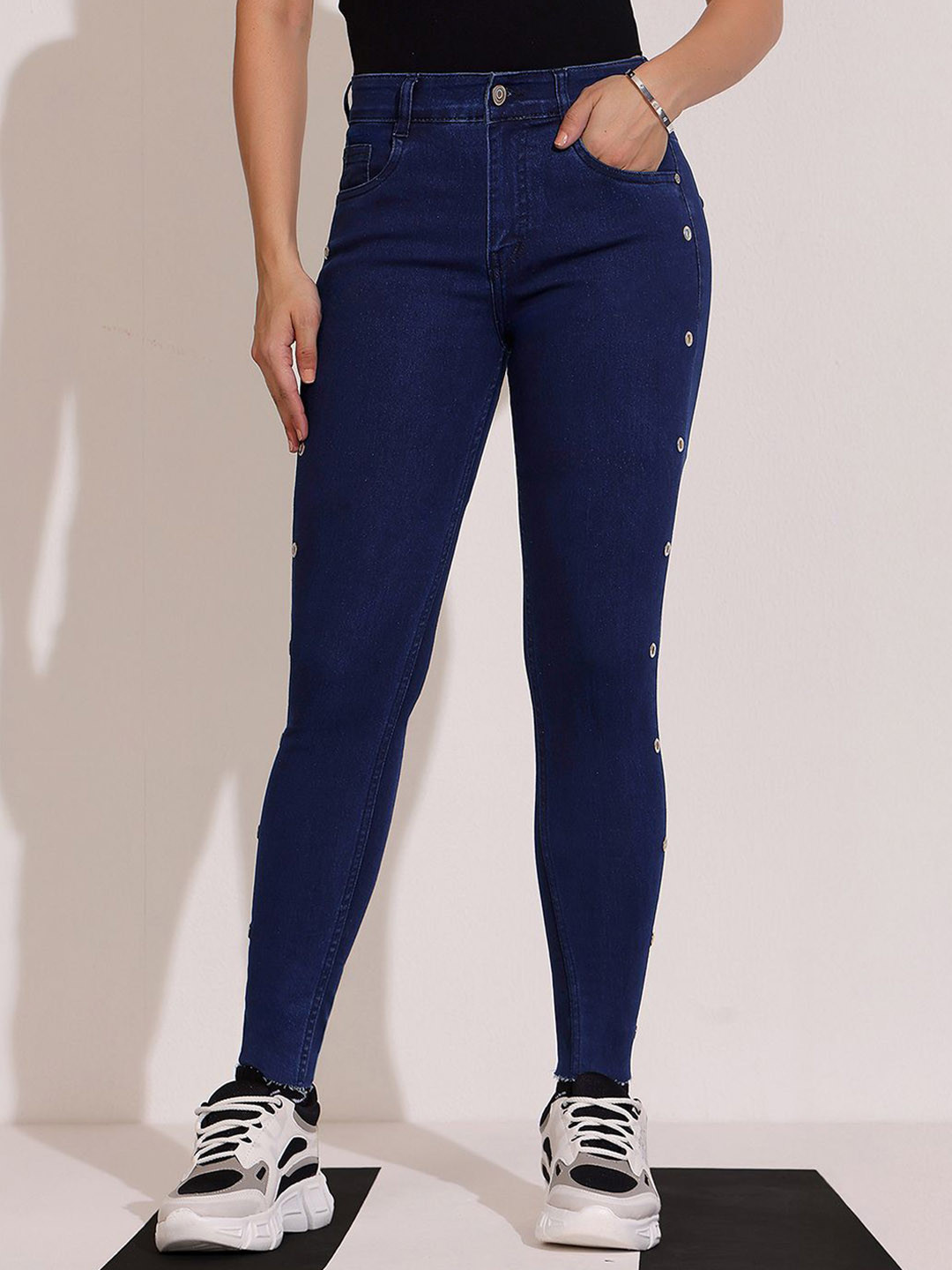 DOLCE CRUDO Women's Skinny Fit Mid Rise Cropped Denim Stretchable Jeans