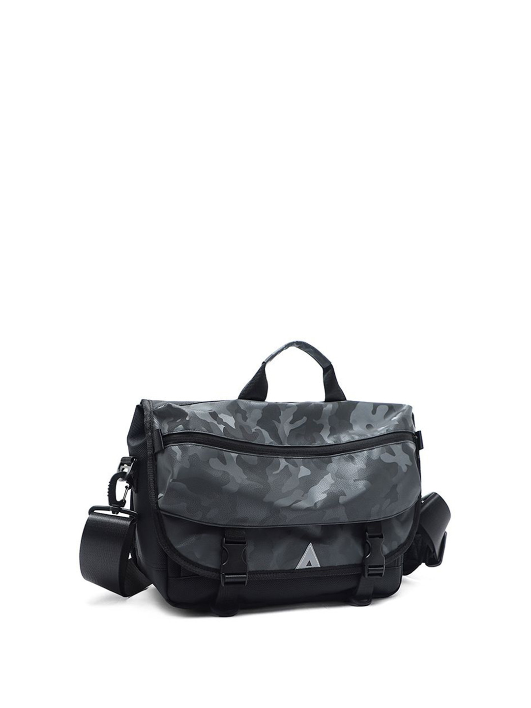 Mast & Harbour Abstract Printed Small Casual Duffel Bag