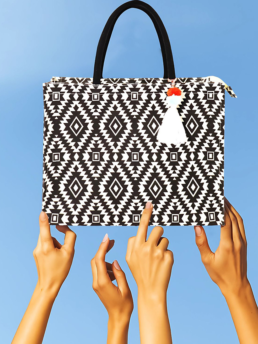 earthbags Women Geometric Printed Shopper Tasselled Tote Bag