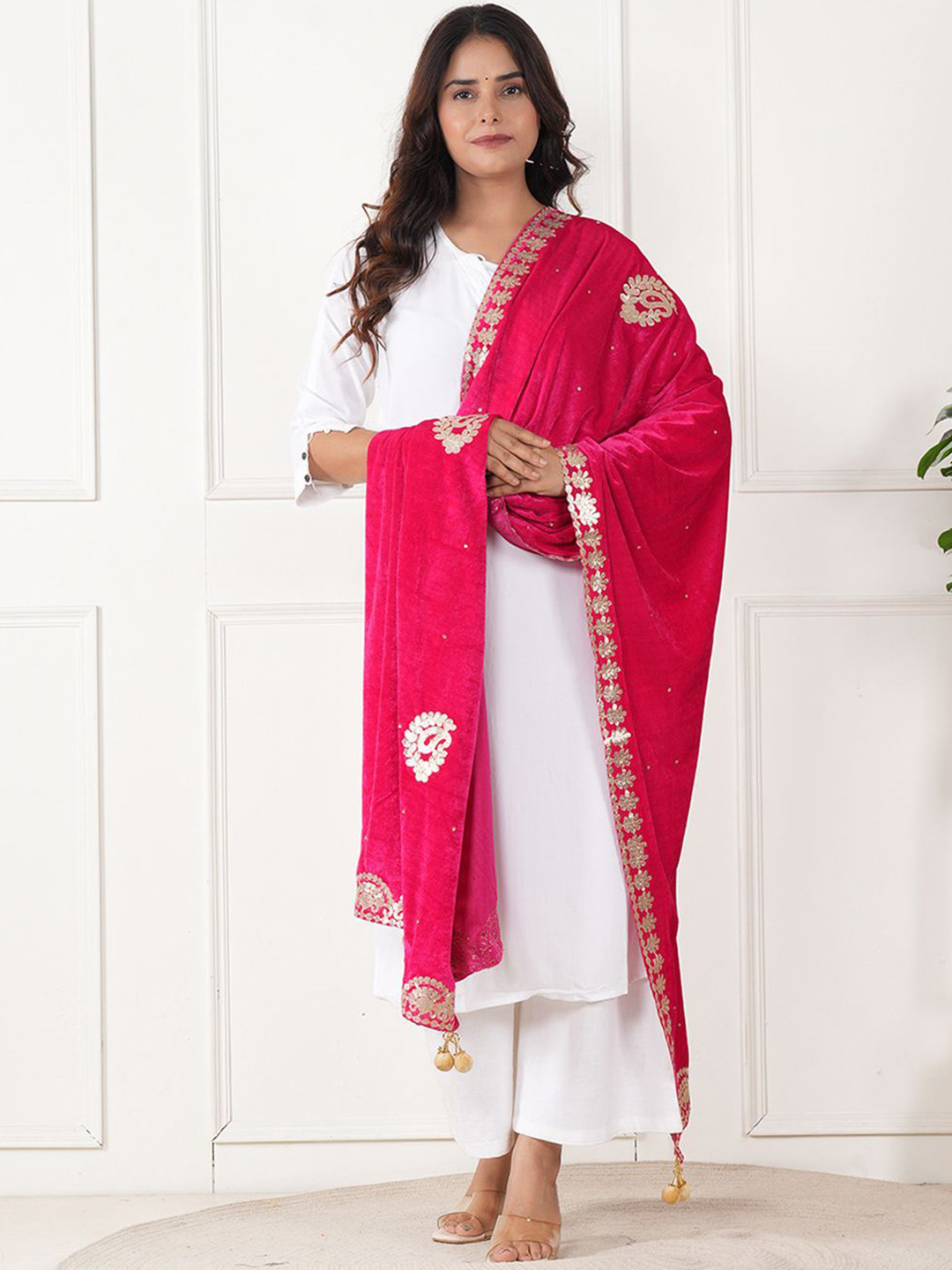 URBAN KANYA Paisley Embroidered Beads And Stones Velvet Dupatta
