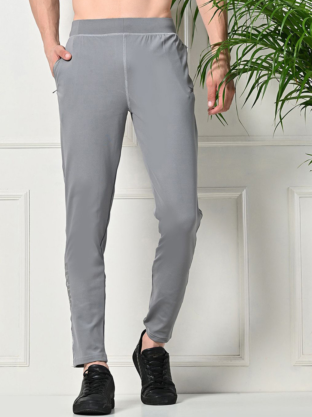 FITINC Men Slim-Fit E-Dry Technology Mid-Rise TrackPants