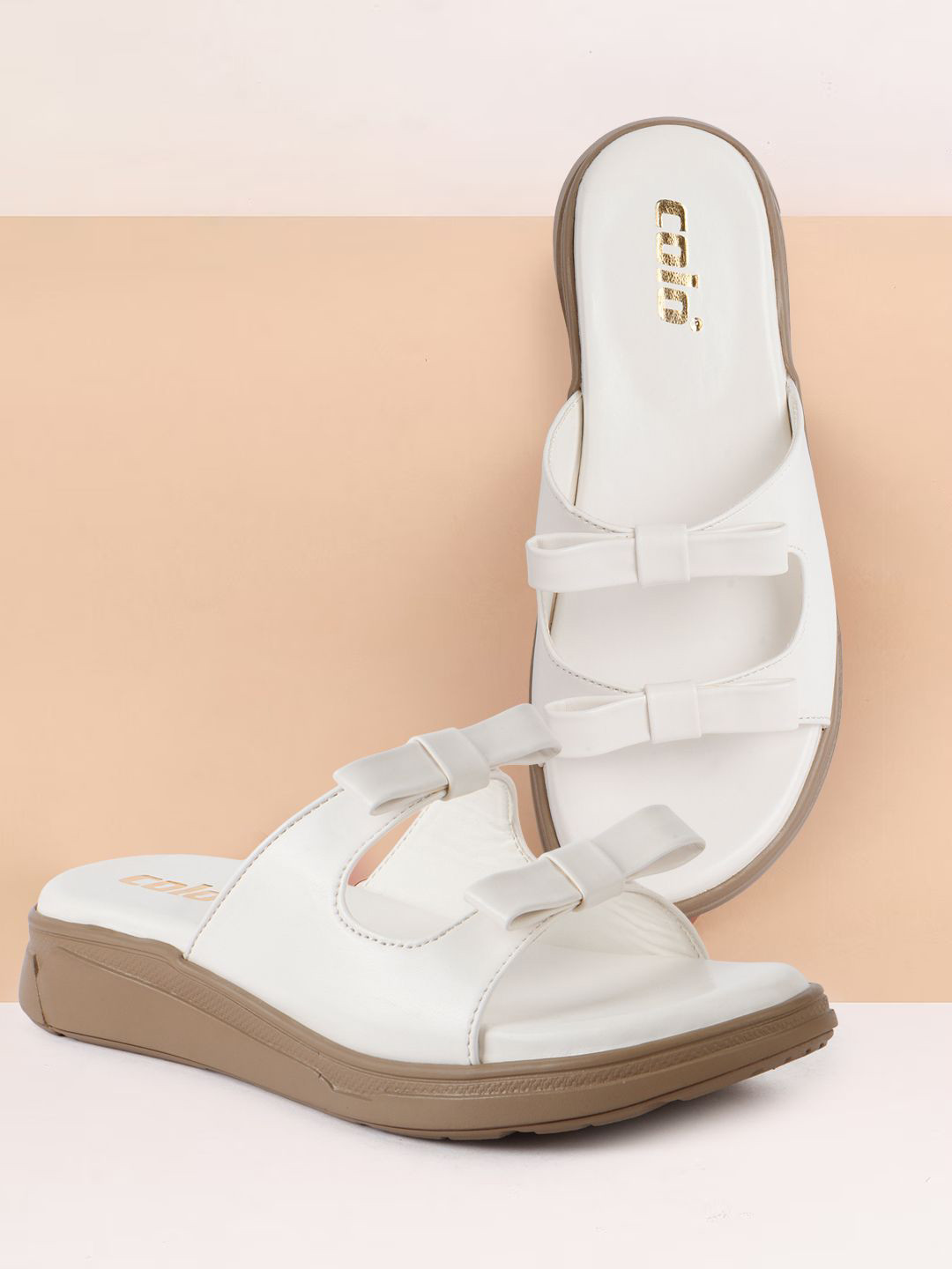 Colo Women Round Toe Wedge Sandal With Bow