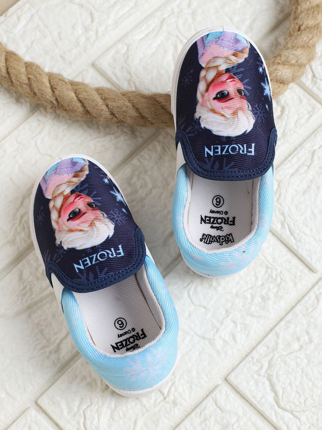 Kids Ville Girls Frozen Printed Casual Shoes