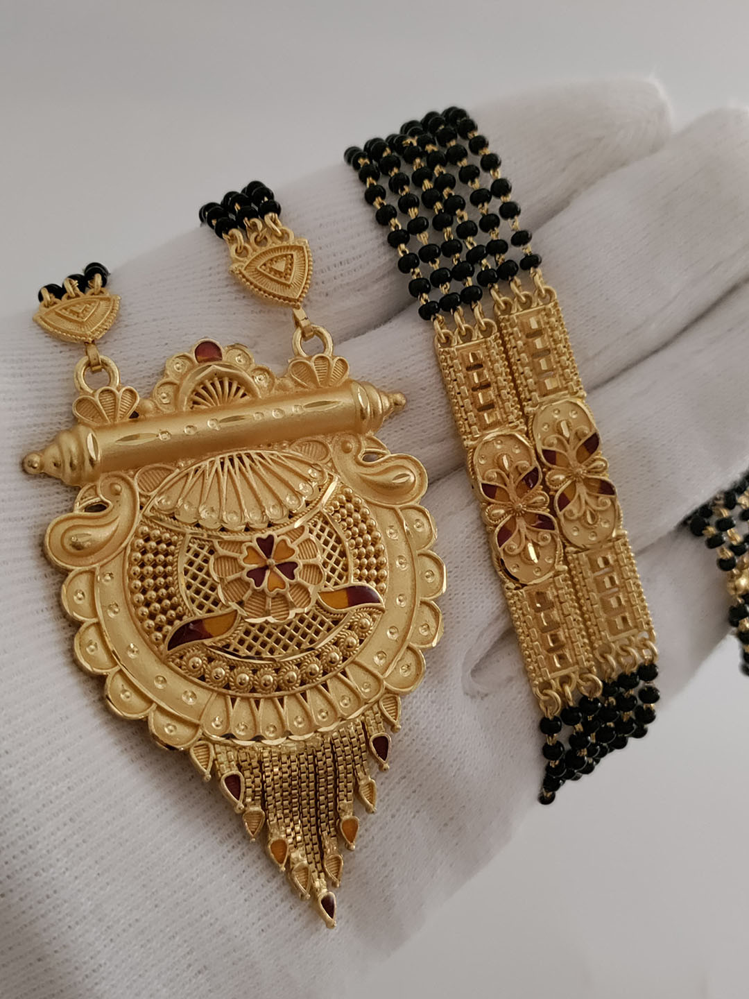 V.K.PAYAL.JEWELLERY Gold-Plated Artificial Beaded Mangalsutra