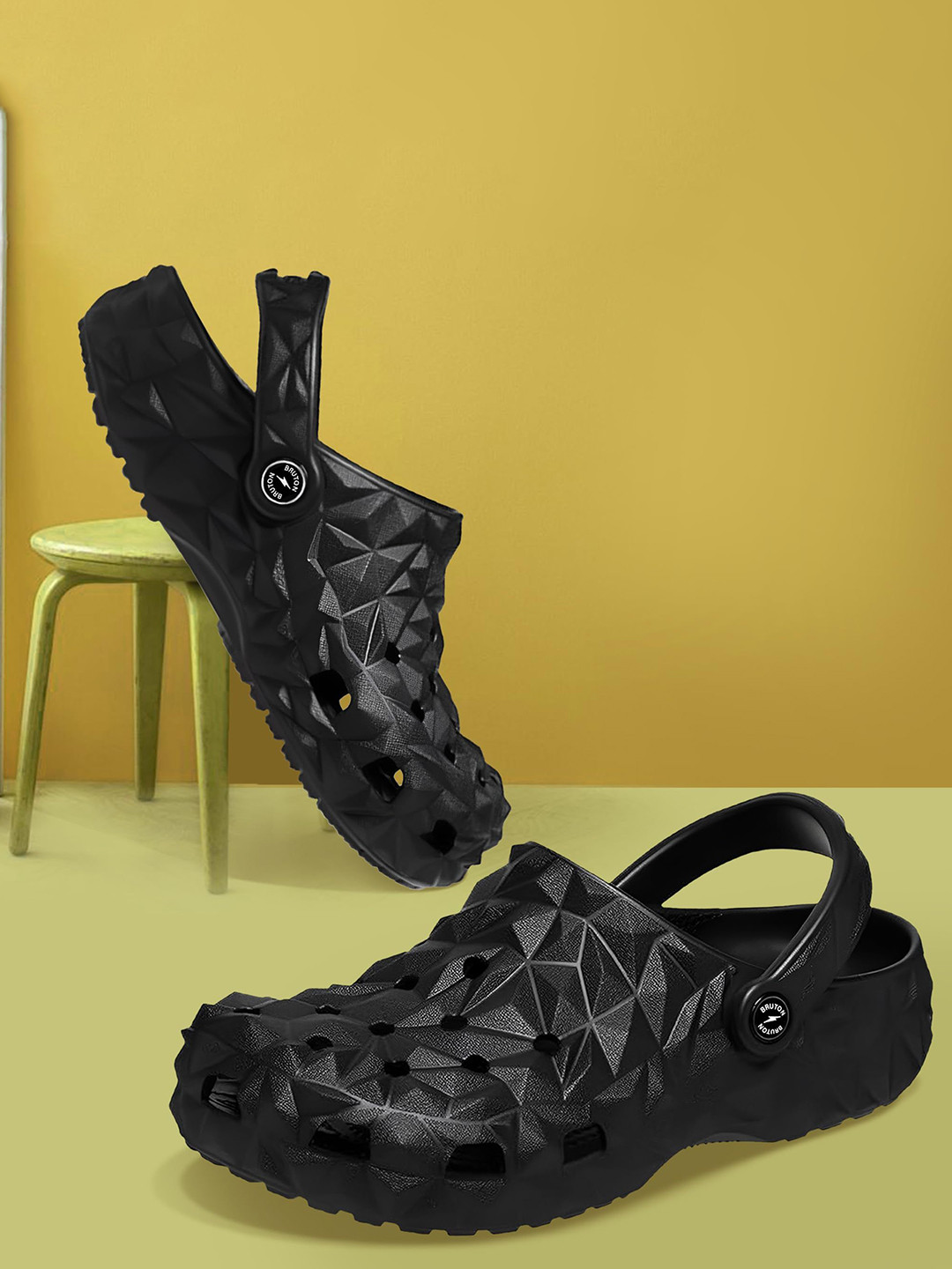 Bruton Men Self Design Clogs