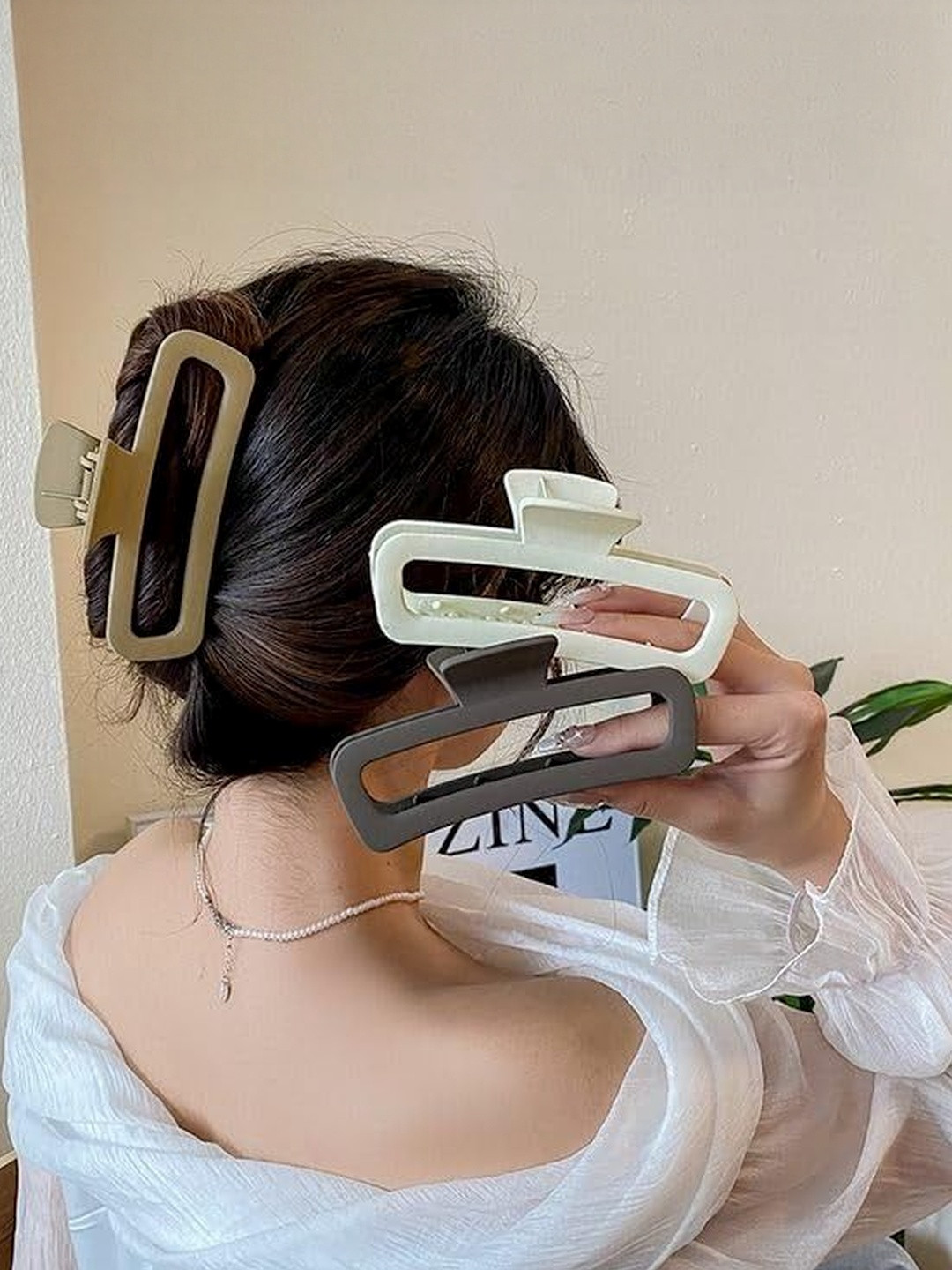 DIVASTRI Women Multi Colored Set of 3 Solid Claw Clip