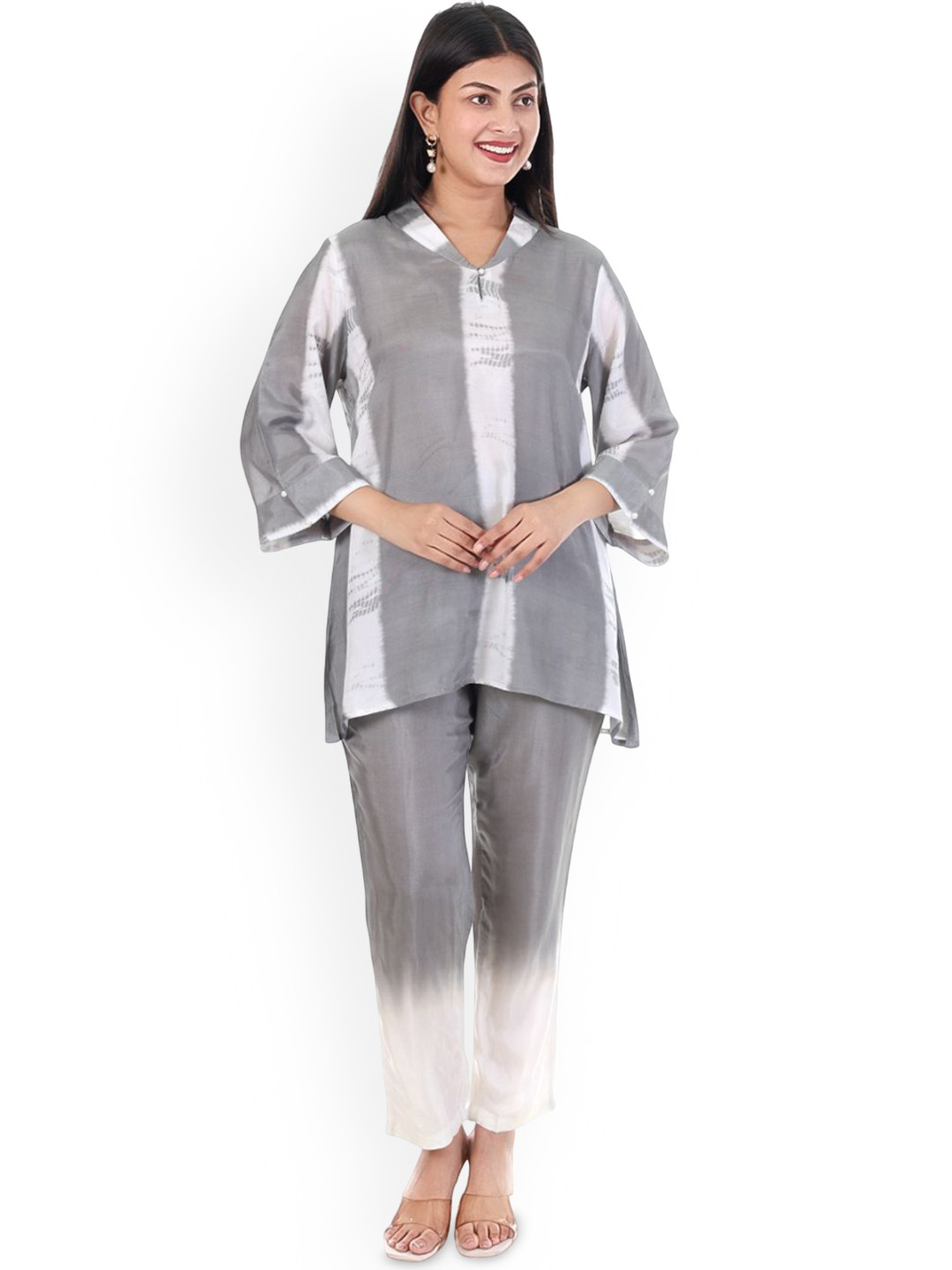 KRIDHAA FASHION BOUTIQUE Colourblocked  V-Neck Top With Trousers