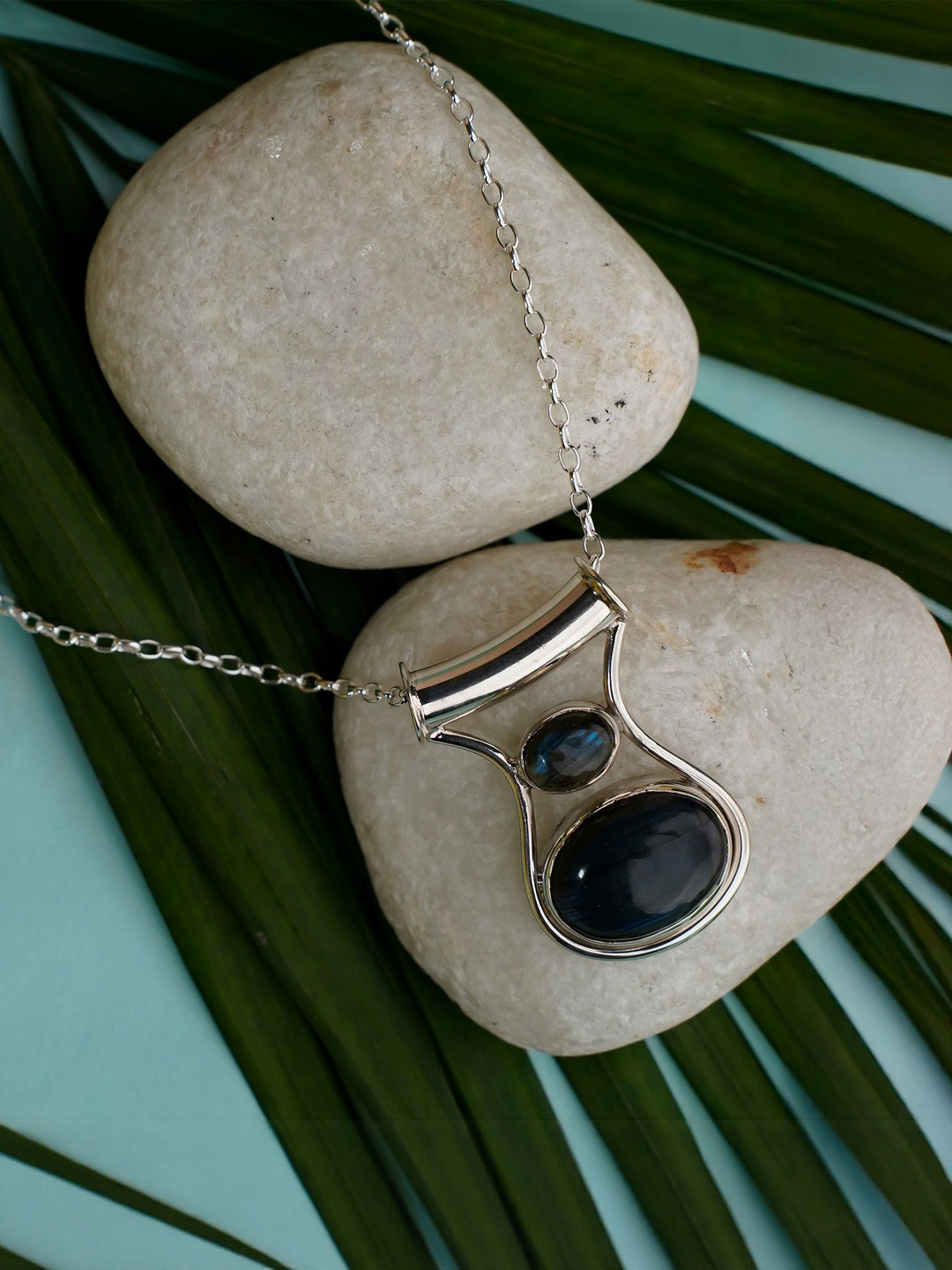 FUSIONARI Women 925 Sterling Silver Labradorite Oval Pendant with Chain