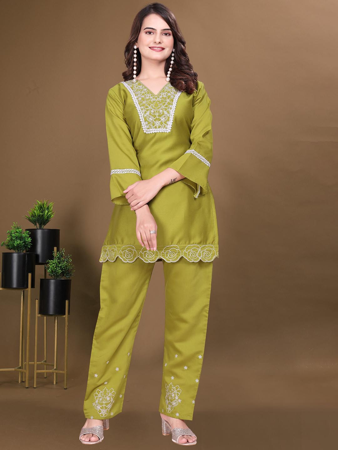 Hippon Kurti Women Ethnic Motifs Embroidered Silk Kurta with Trousers