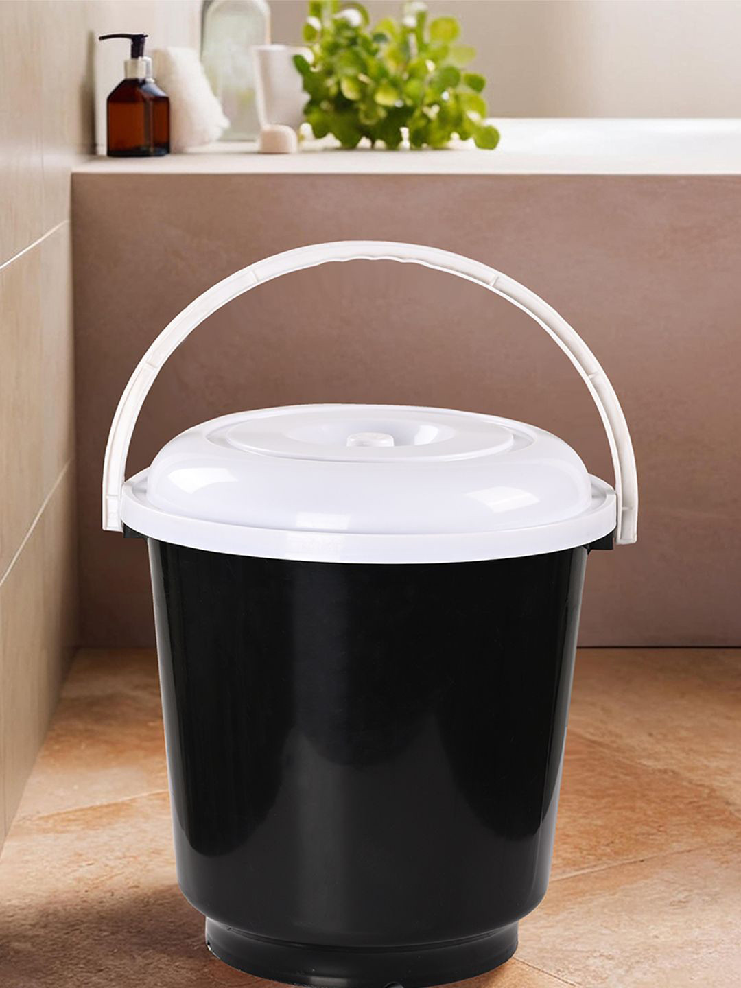Kuber Industries Black & White Bucket 18L With Lid