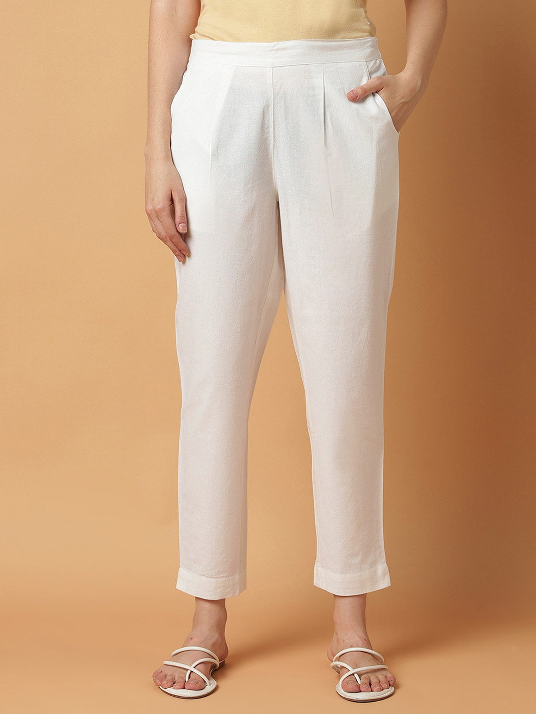 Shravik Women Relaxed Straight Leg Straight Fit Mid-Rise Easy Wash Trousers