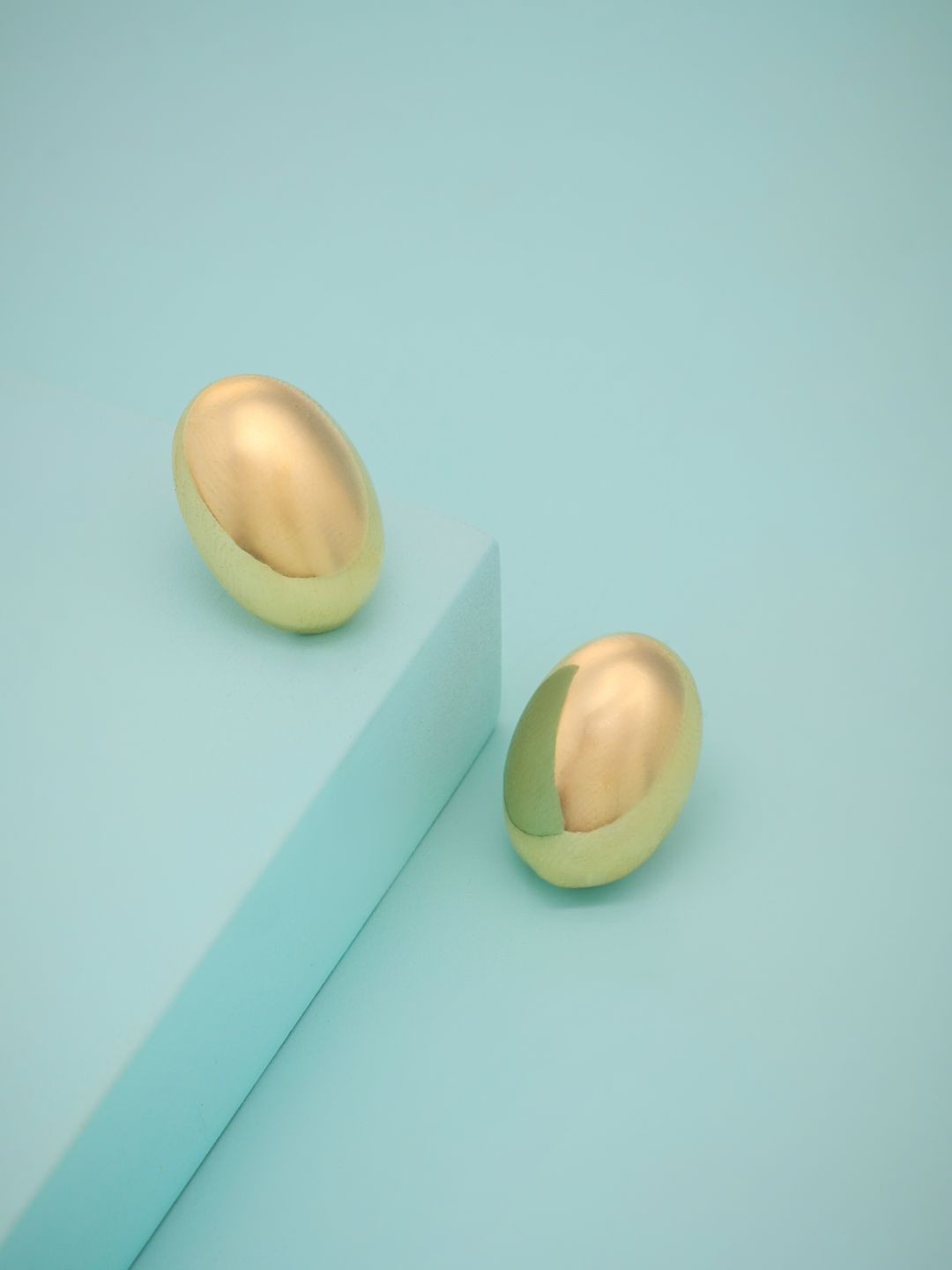 Kushal's Fashion Jewellery Gold-Plated Oval Shaped Studs Earrings