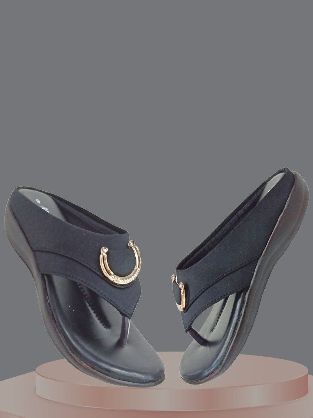 RACECOURSE Women Open Toe Flats with Western - Embellished