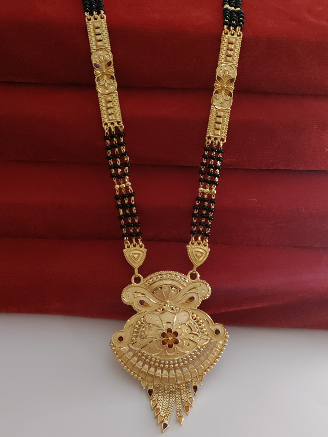 V.K.PAYAL.JEWELLERY Gold-Plated Artificial Beaded Mangalsutra