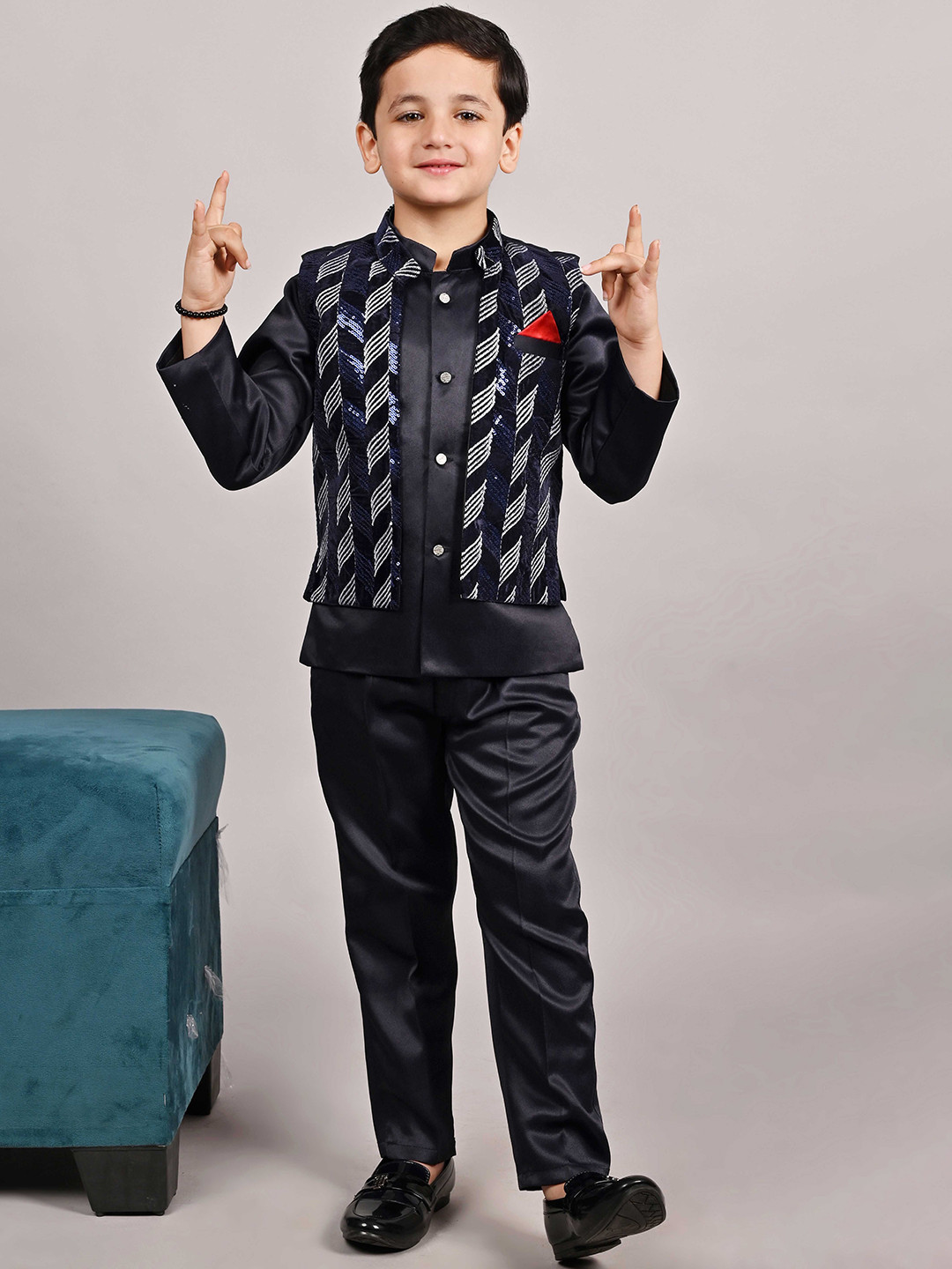 BAESD Boys Embroidered Mandarin Collar Sequinned Velvet Three-Piece Suit