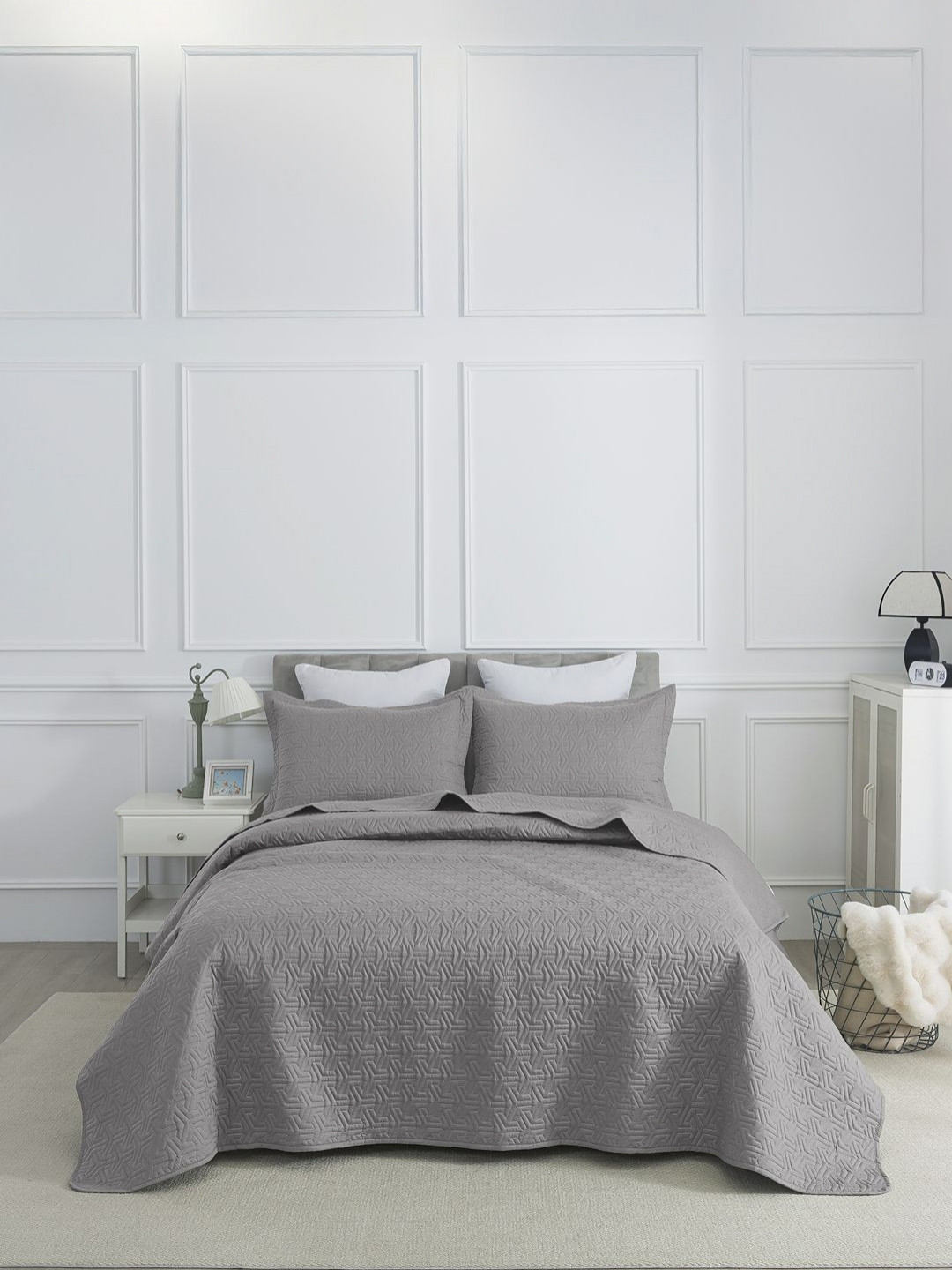 URBAN DREAM Grey 3 Pieces Cotton Geometric Grid Quilted Double Queen Bed Covers